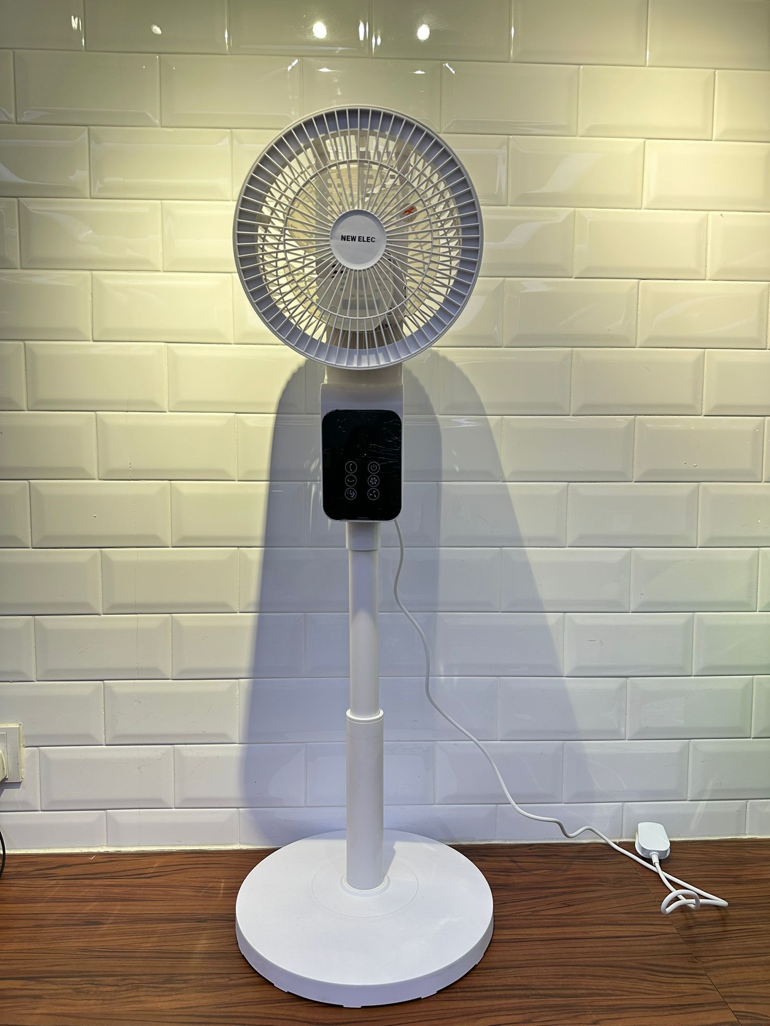 【現貨】NEW ELEC LL072211 座地風扇 (TC-XHS218)