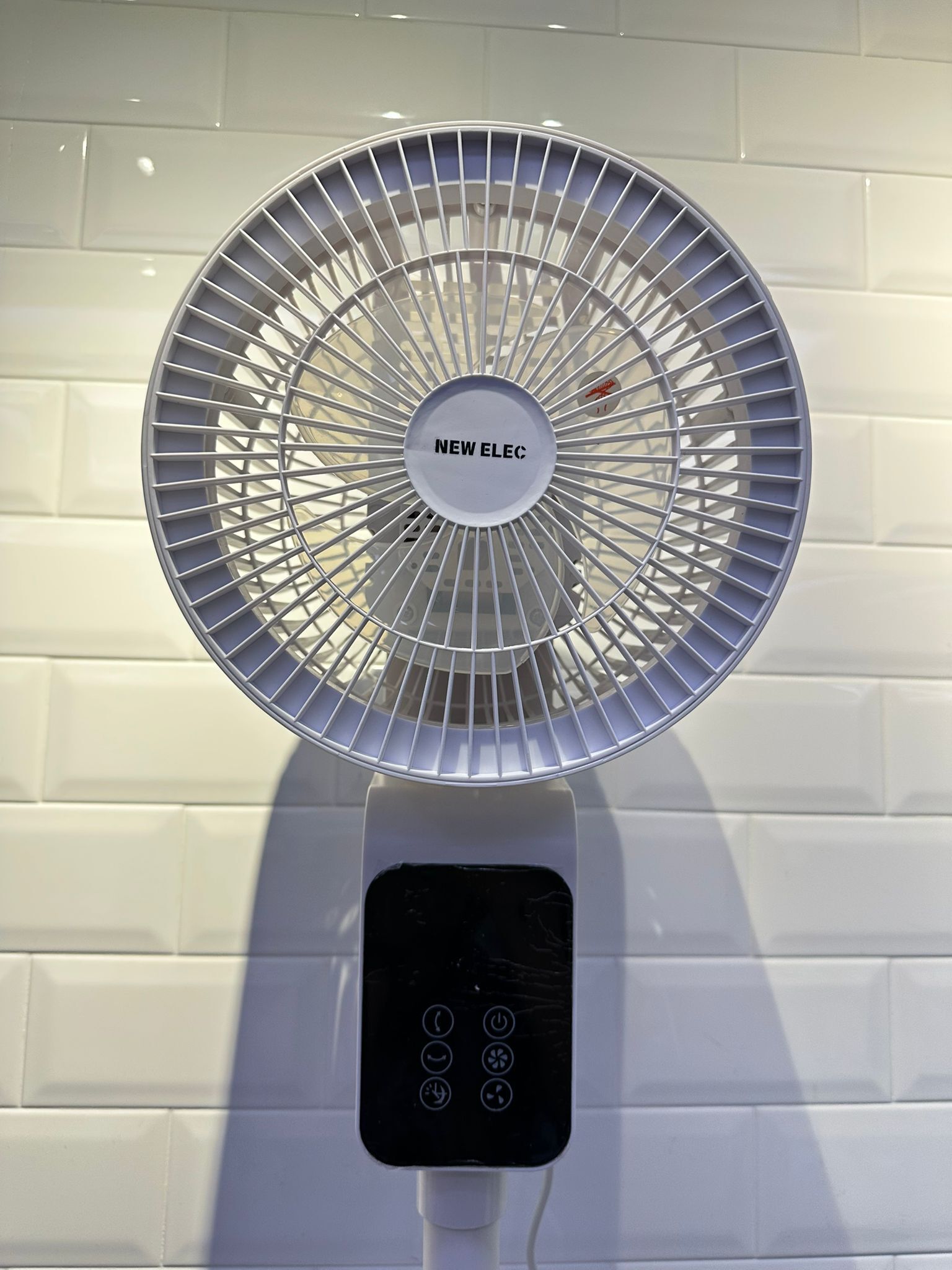 【現貨】NEW ELEC LL072211 座地風扇 (TC-XHS218)