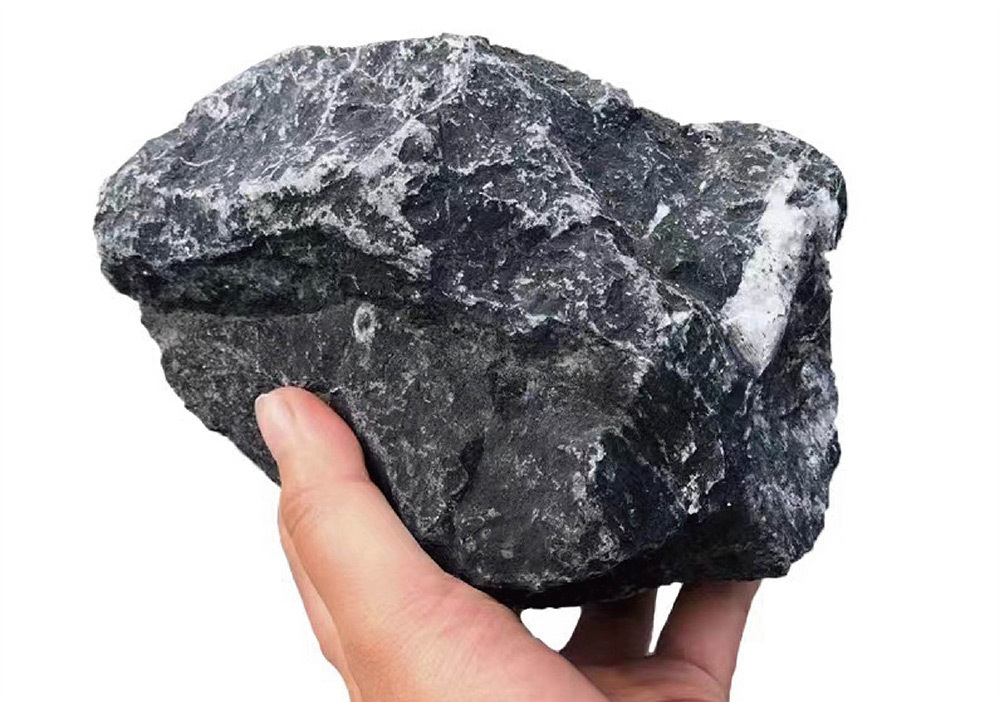 每塊野山石經人工精細挑選，剔除不美觀的石材