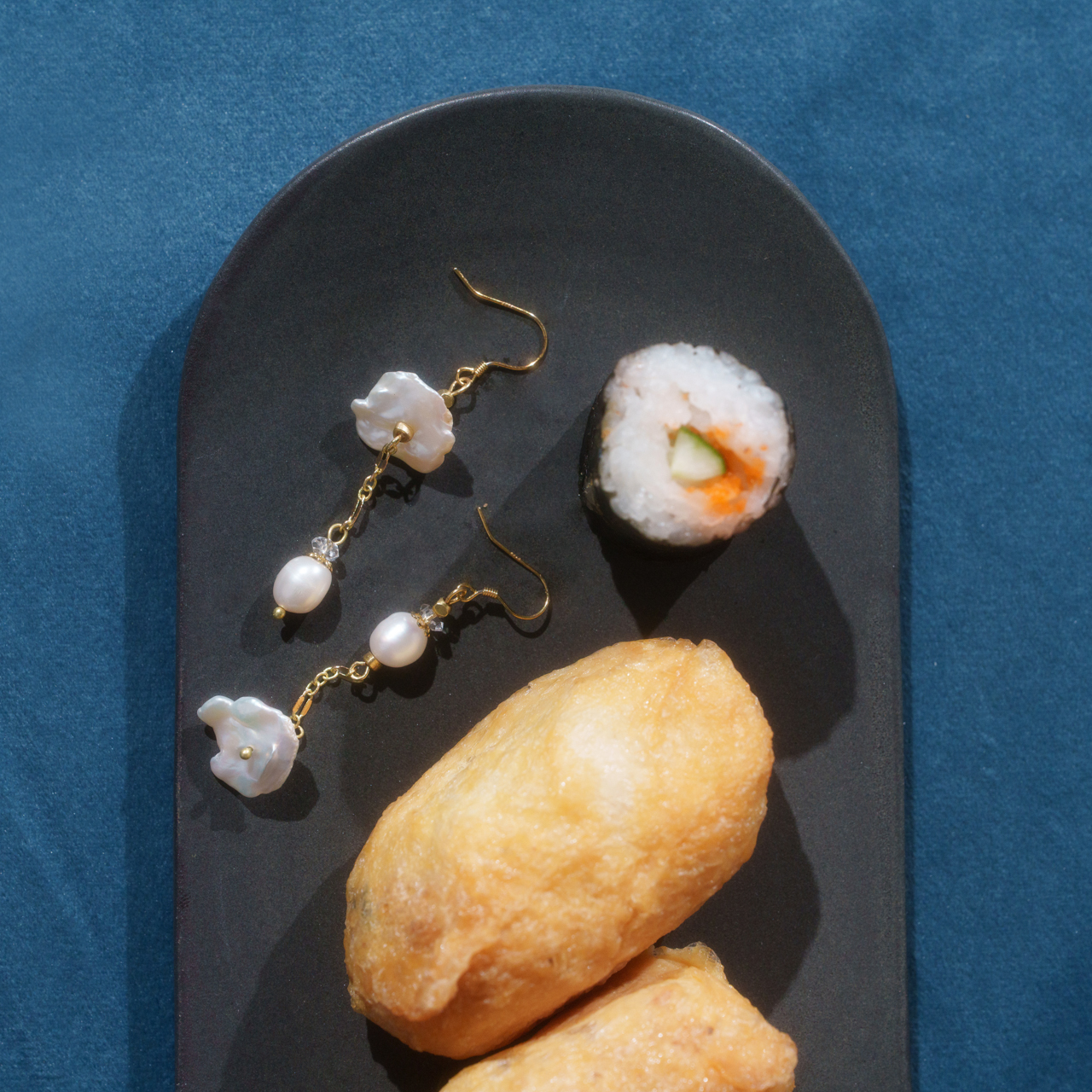 留白的甜｜珍珠白水晶耳勾式耳環 E0037