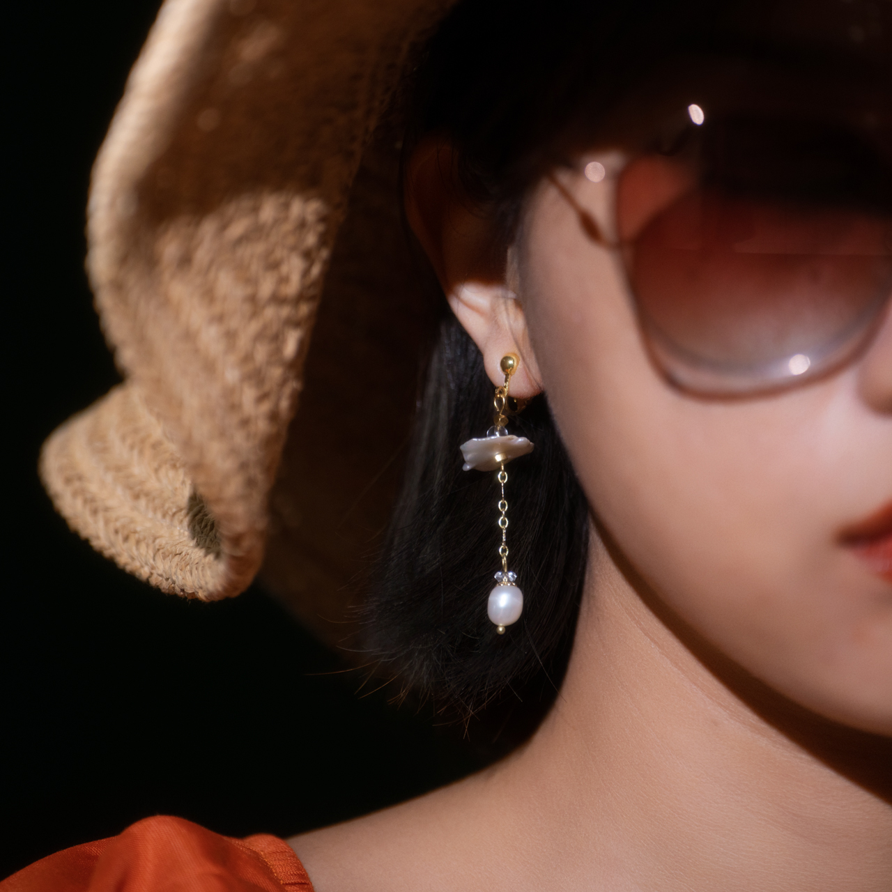 留白的甜｜珍珠白水晶耳勾式耳環 E0037