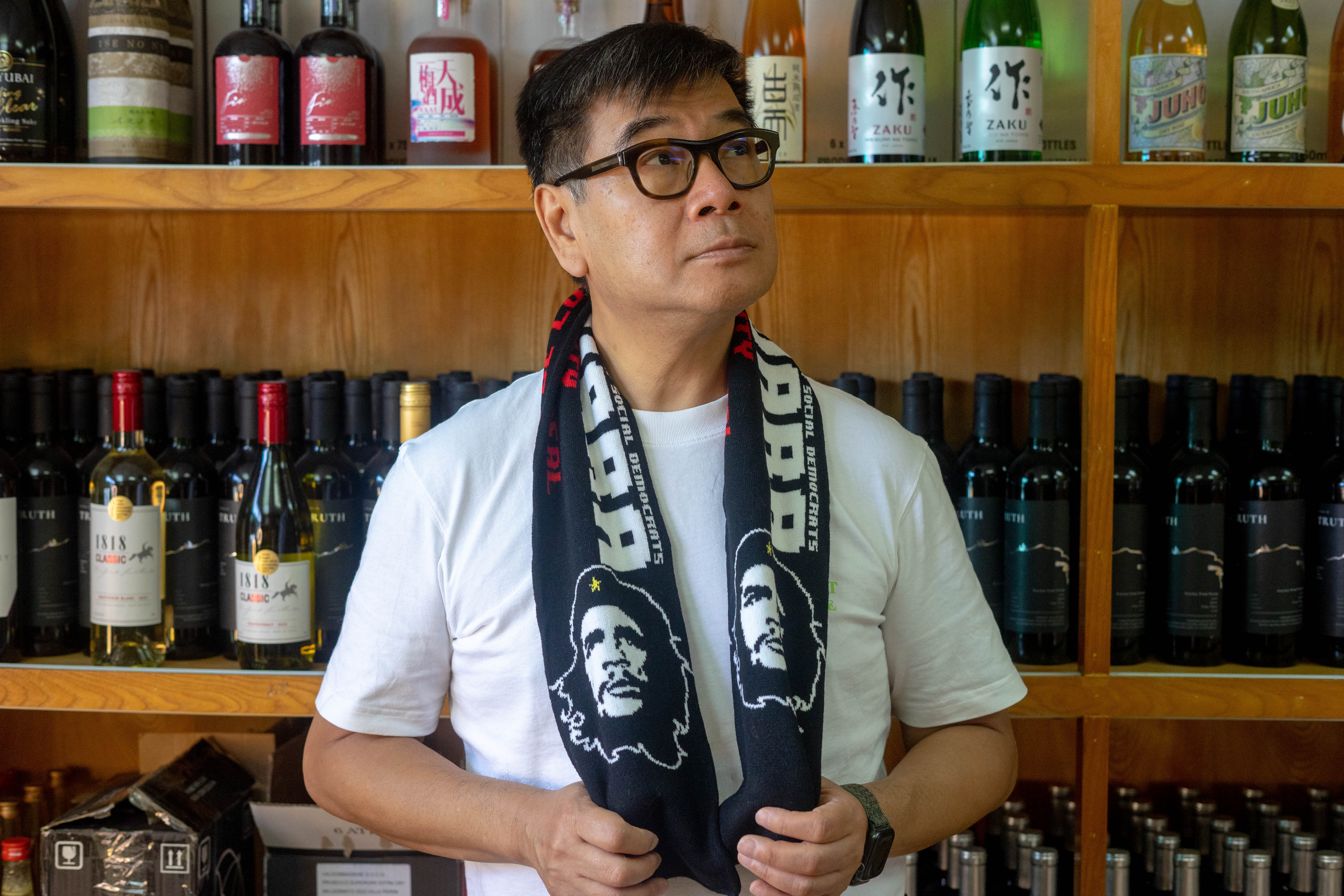 義賣支持民間電台｜哲古華拉頸巾（紅 / 綠 / 黑）