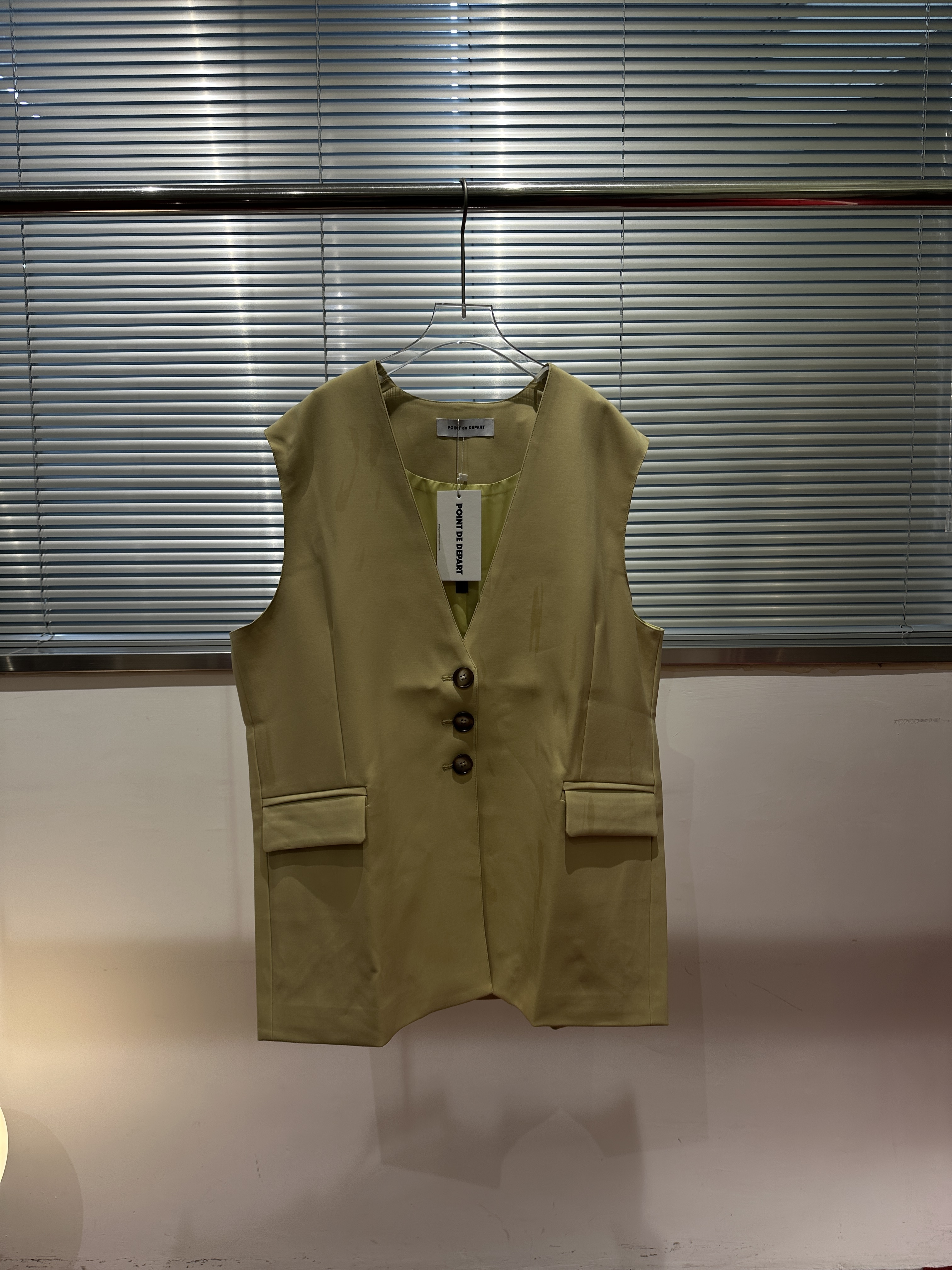 PDD Sleevesless Yollow Blazer