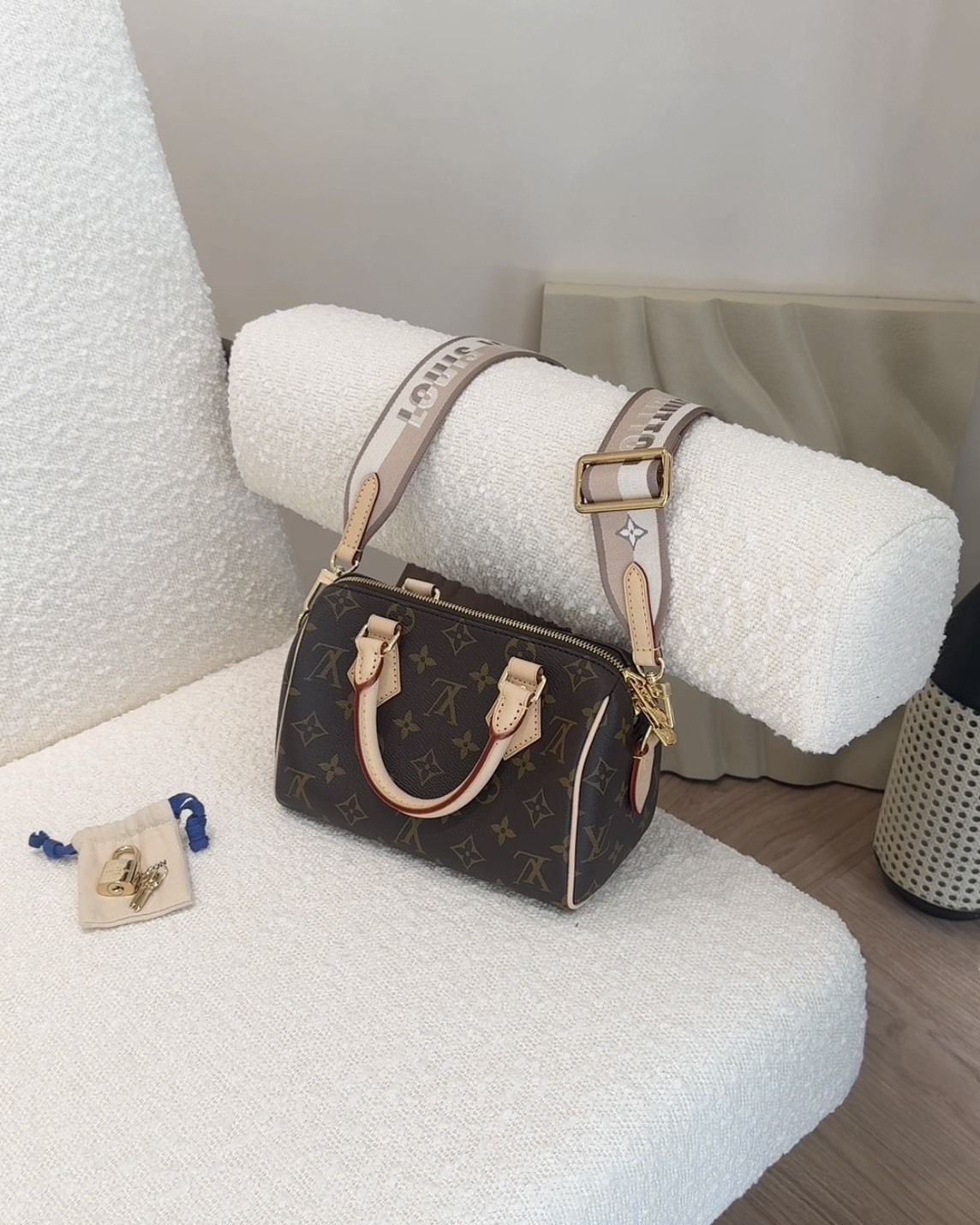 LV｜SPEEDY BANDOULIÈRE 20 奶茶背袋 M46222