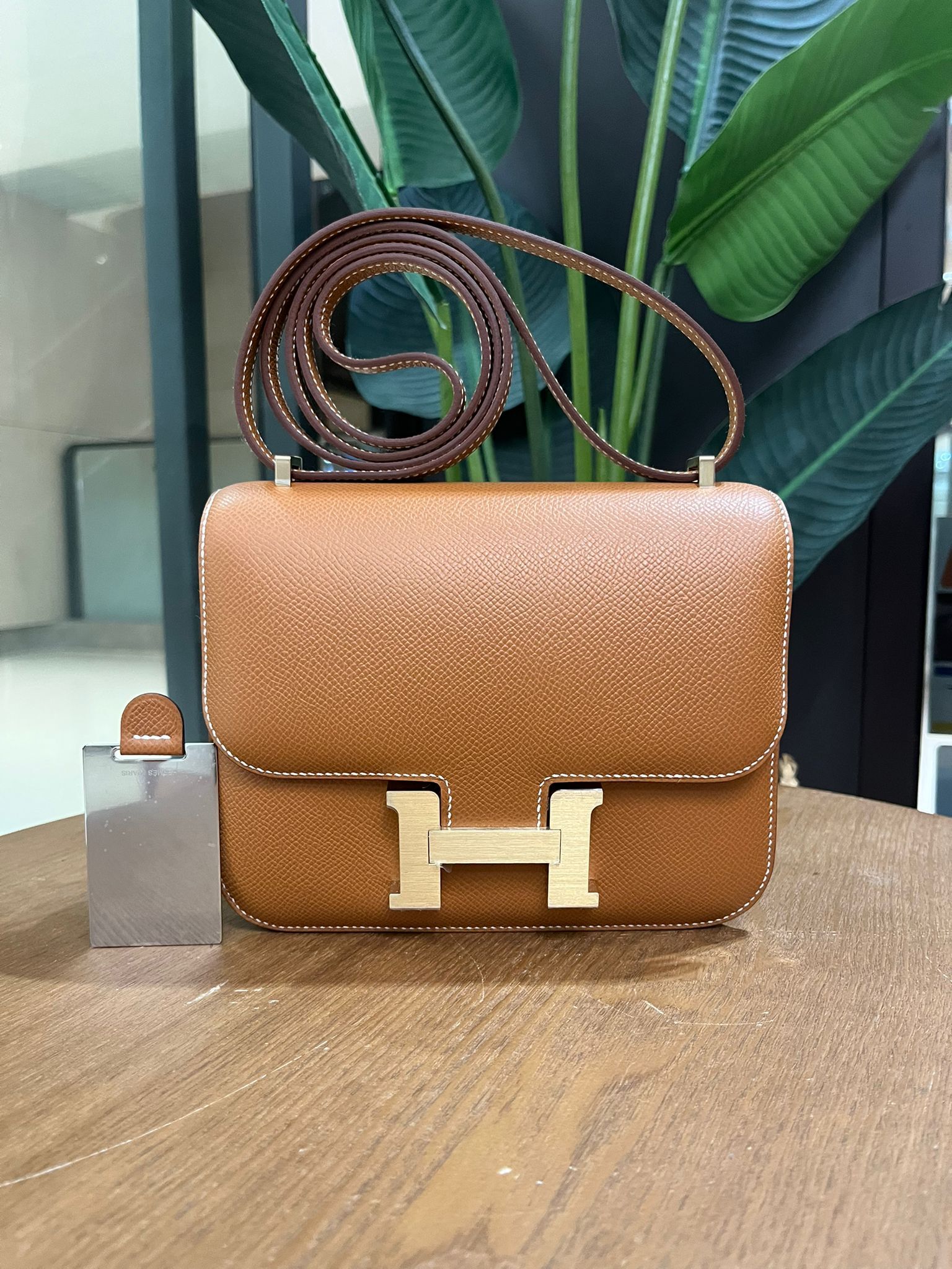 Constance mini mirror 37 gold cu K