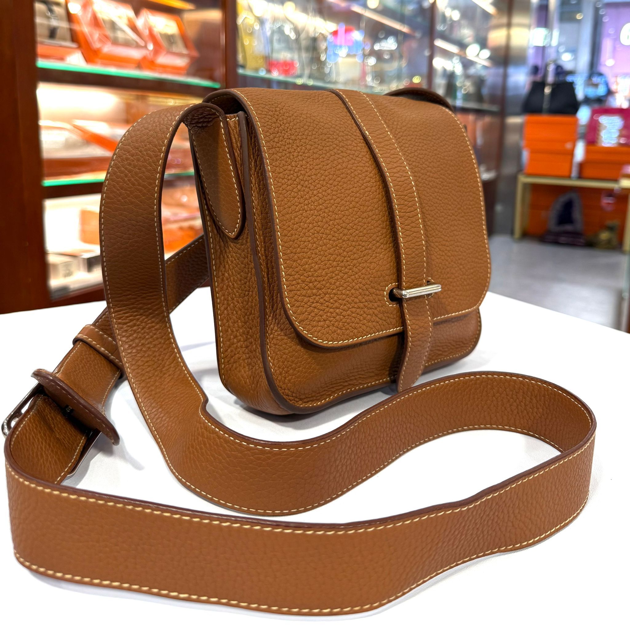 98%NEW二手HERMES男士斜揹袋 STEVE郵差包 金棕色TOGO皮/銀扣 小號 GOLD PHW #香榭站正品