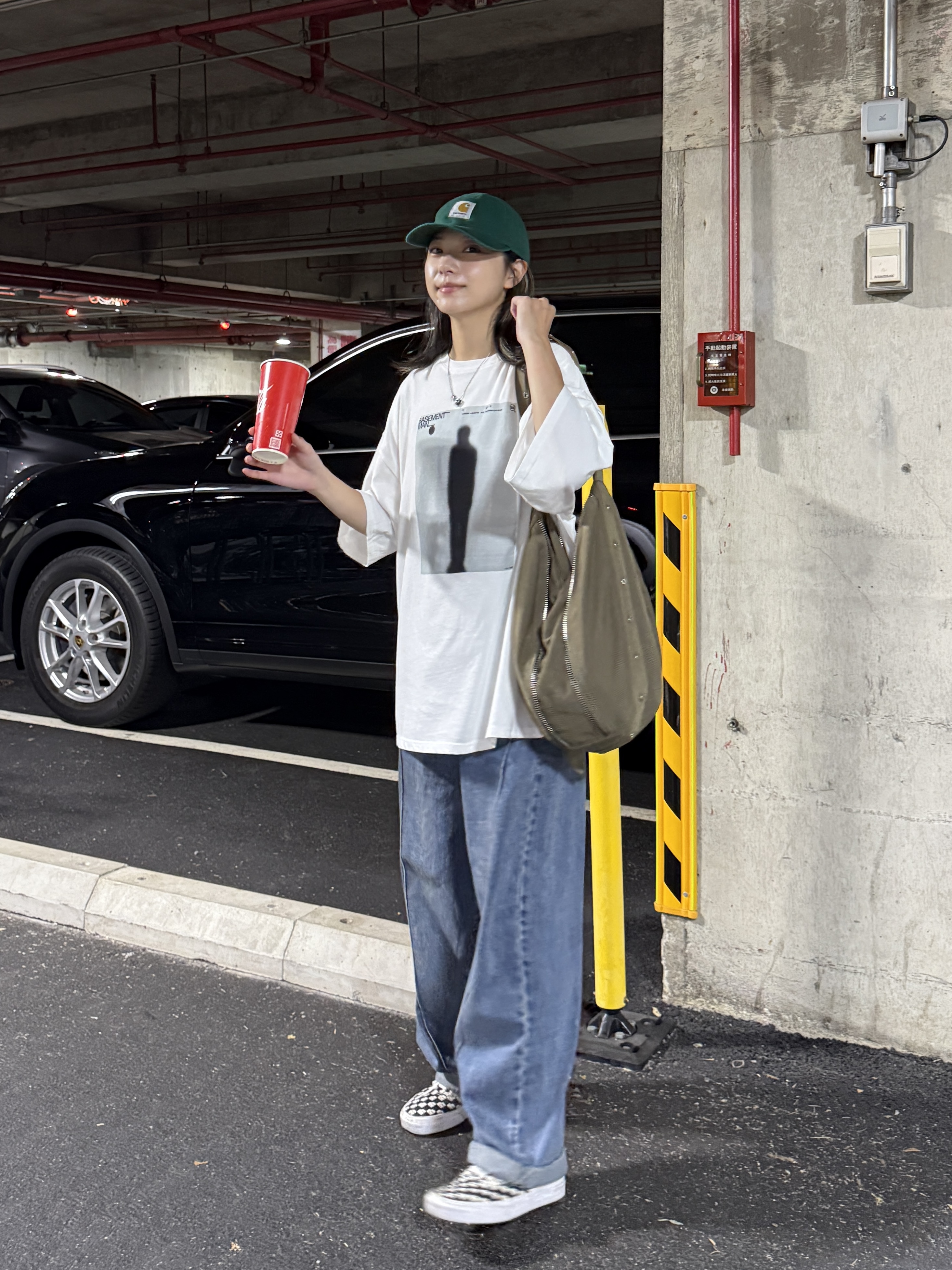 「自在弧線」錐形牛仔褲