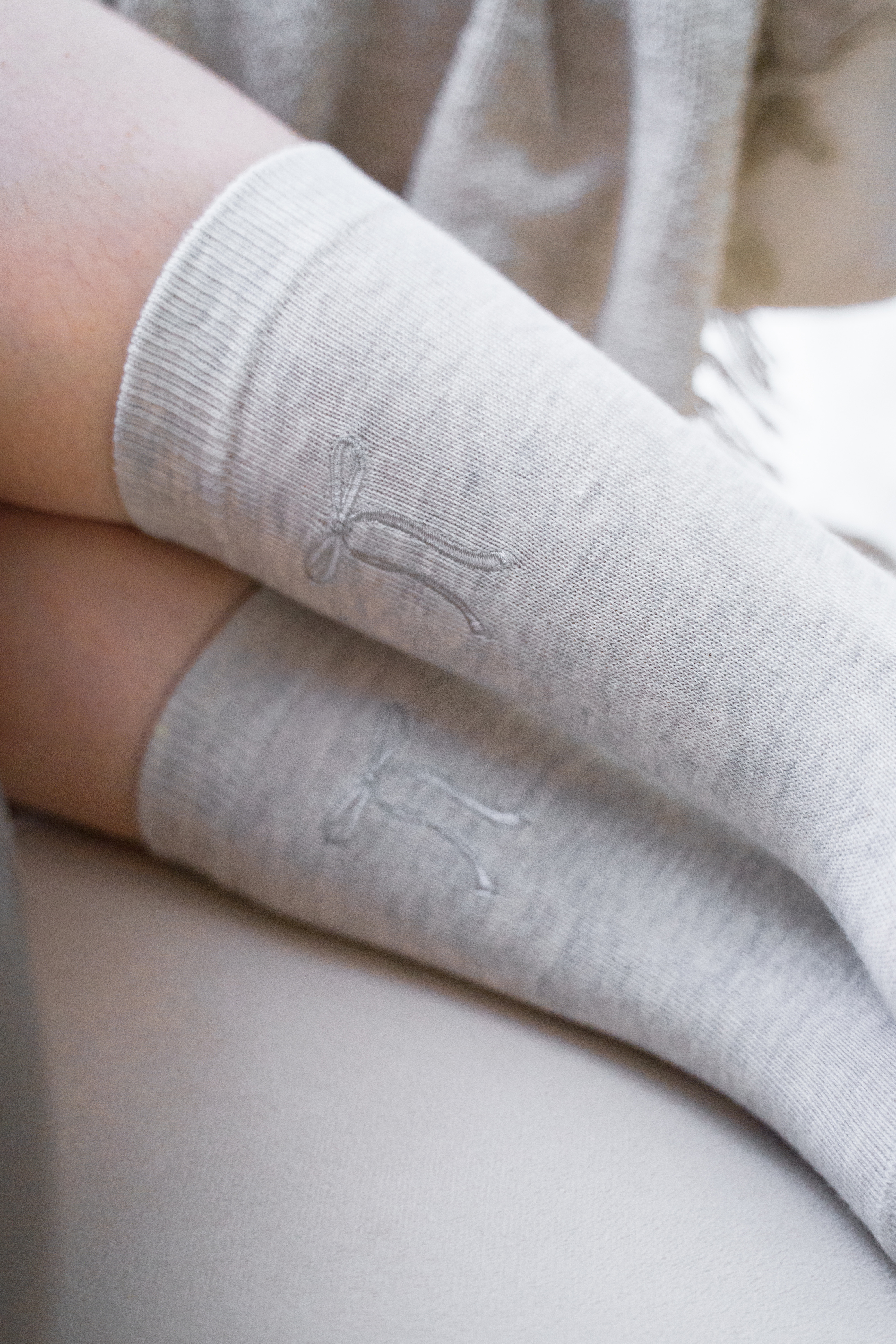 MIT 刺繡蝴蝶結 氣墊襪 / 裸灰