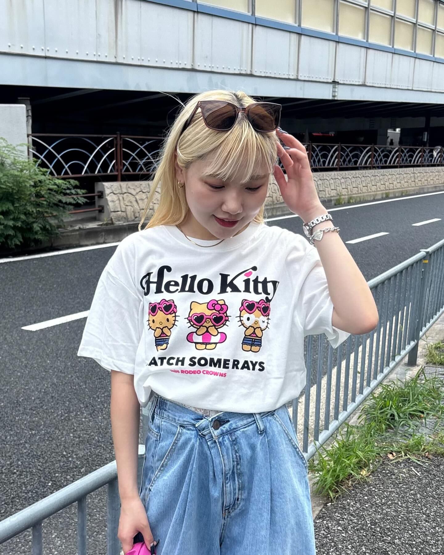 現貨┃三麗鷗 Sanrio HELLO KITTY 黑皮 曬黑 短袖 短T