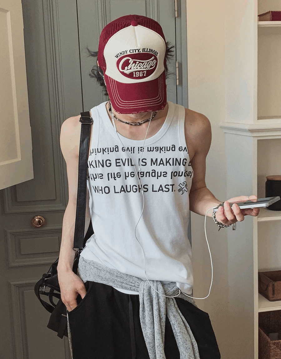 半刻字修身背心