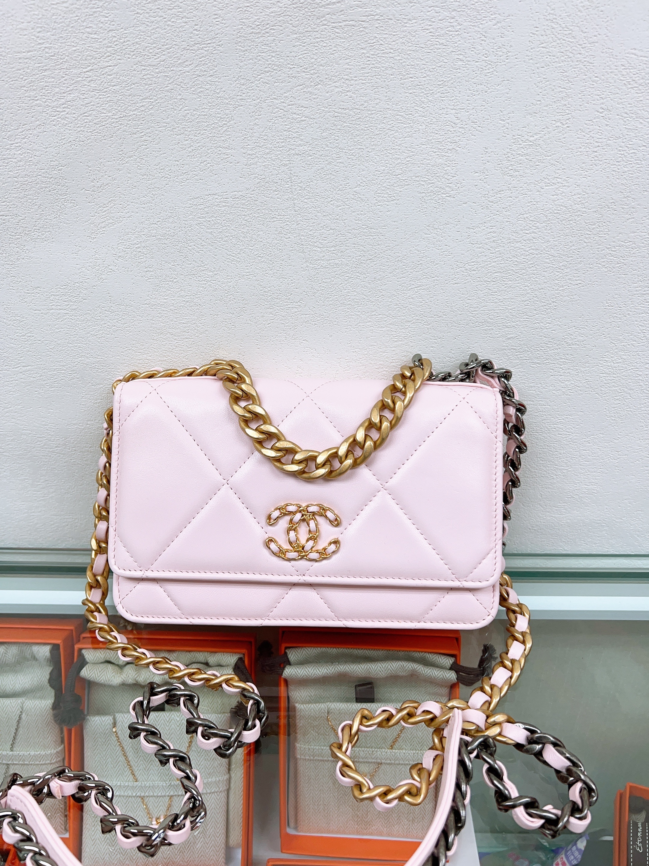 Chanel 19 woc / wallet on chain (pink lambskin)