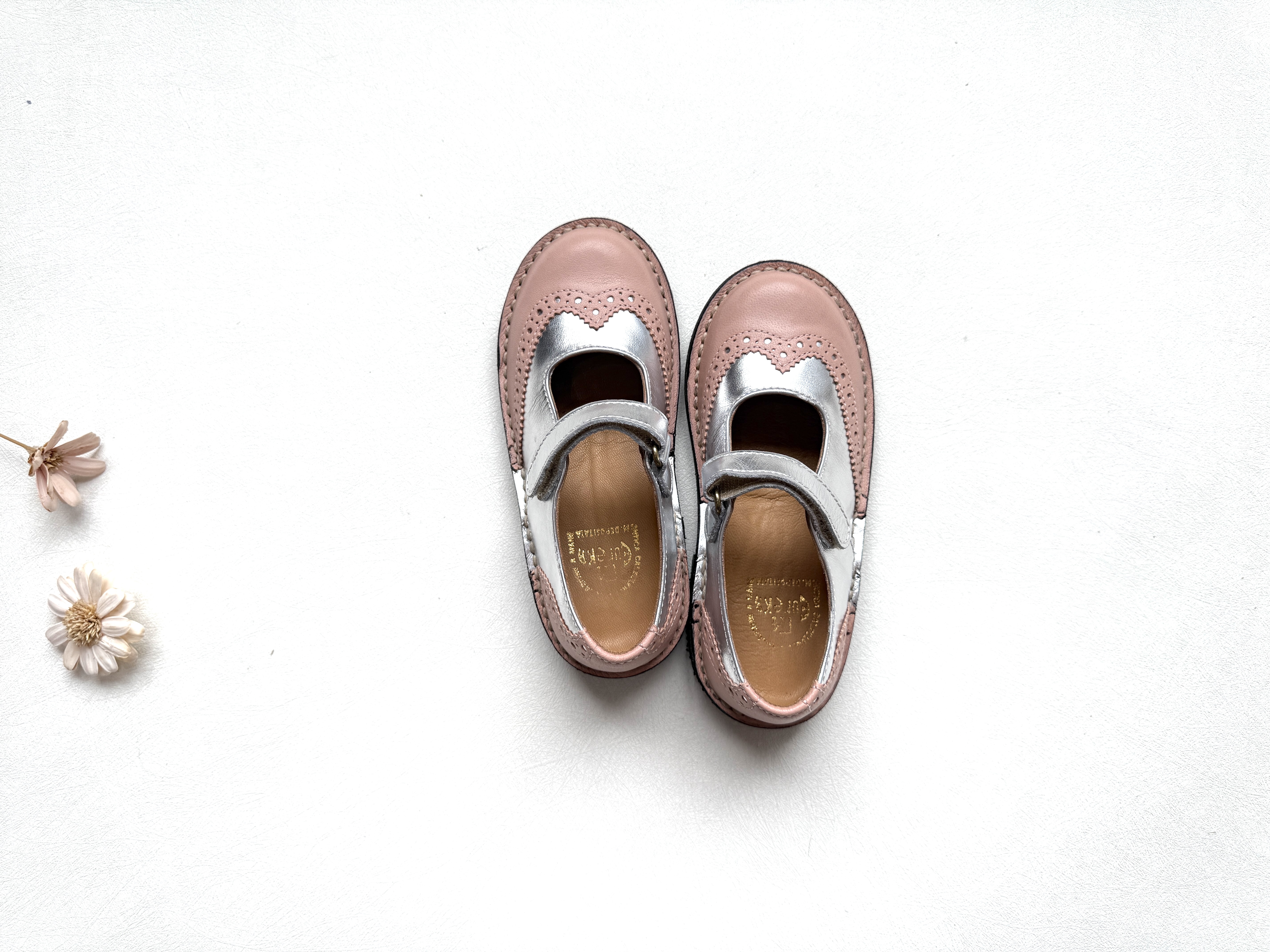 (預購) EUREKA 真皮雕花芭比雙色圓楦皮鞋  魔鬼粘