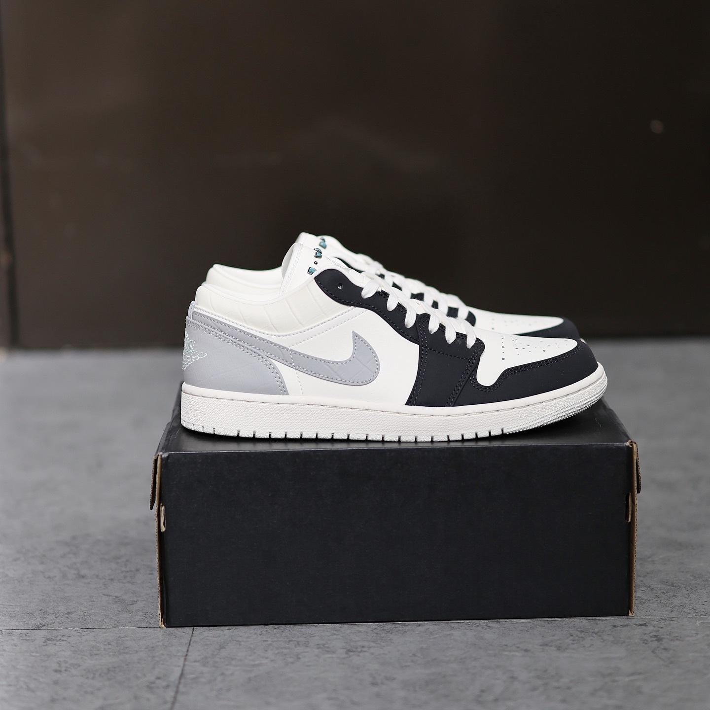 Nike Air Jordan 1 Low Sail Light Smoke Grey Mint Foam綠松石白灰黑鱷魚紋 IO2242-101