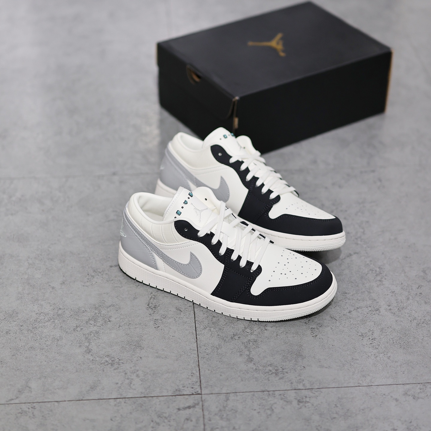 Nike Air Jordan 1 Low Sail Light Smoke Grey Mint Foam綠松石白灰黑鱷魚紋 IO2242-101