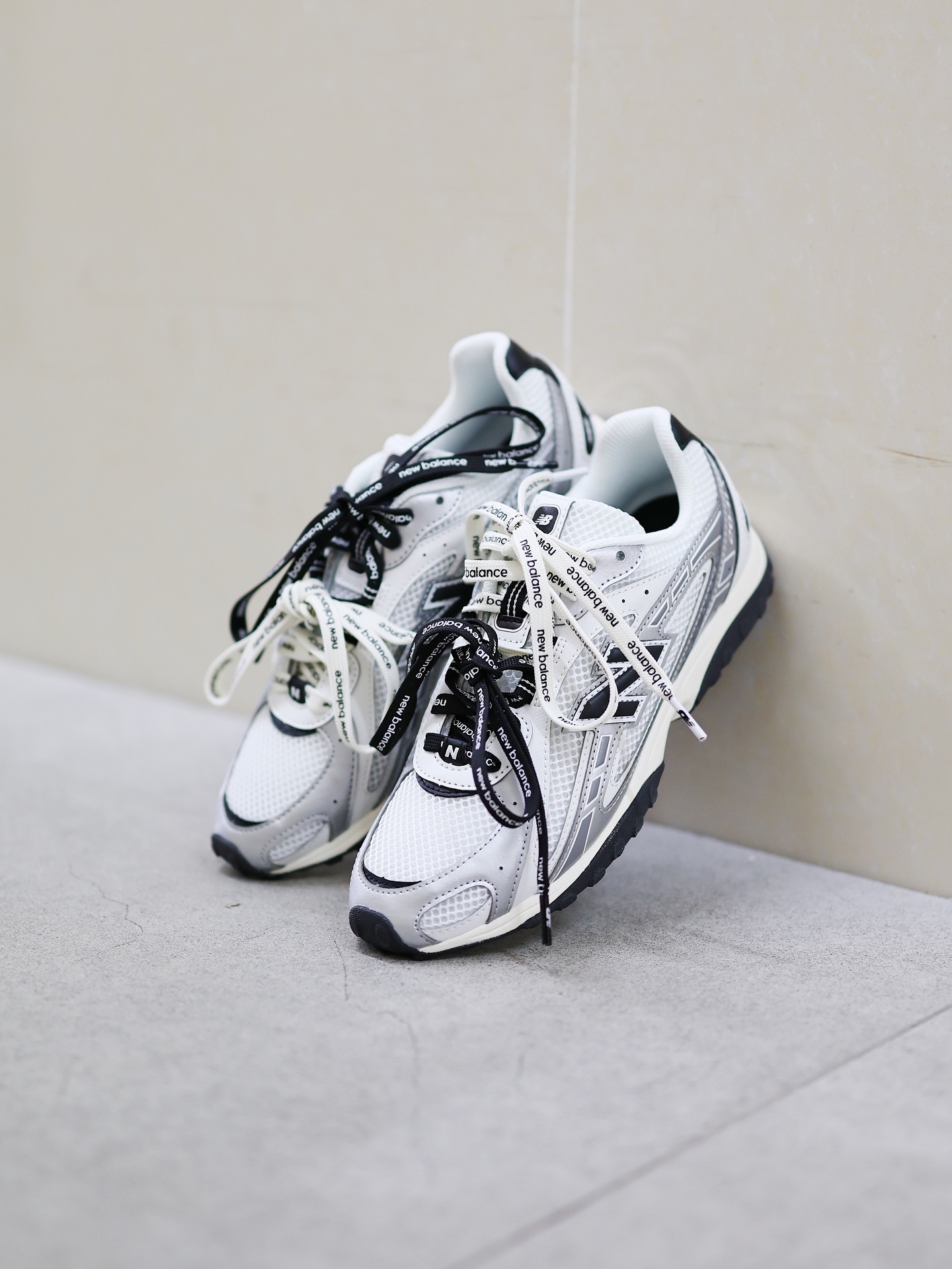 New Balance U204LSWD Black White 黑奶白銀色 張圓瑛同款