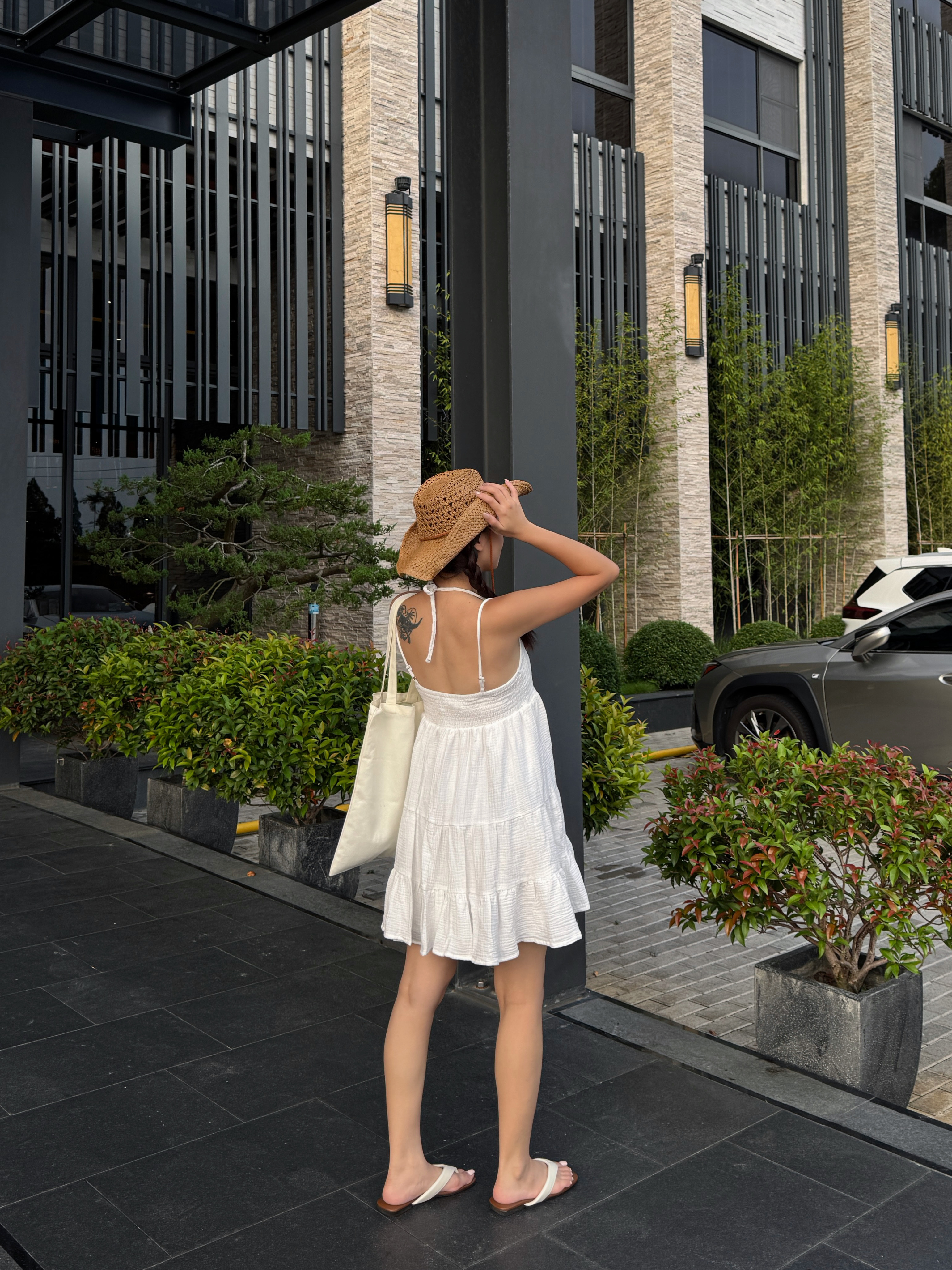 細肩棉麻白色小洋裝