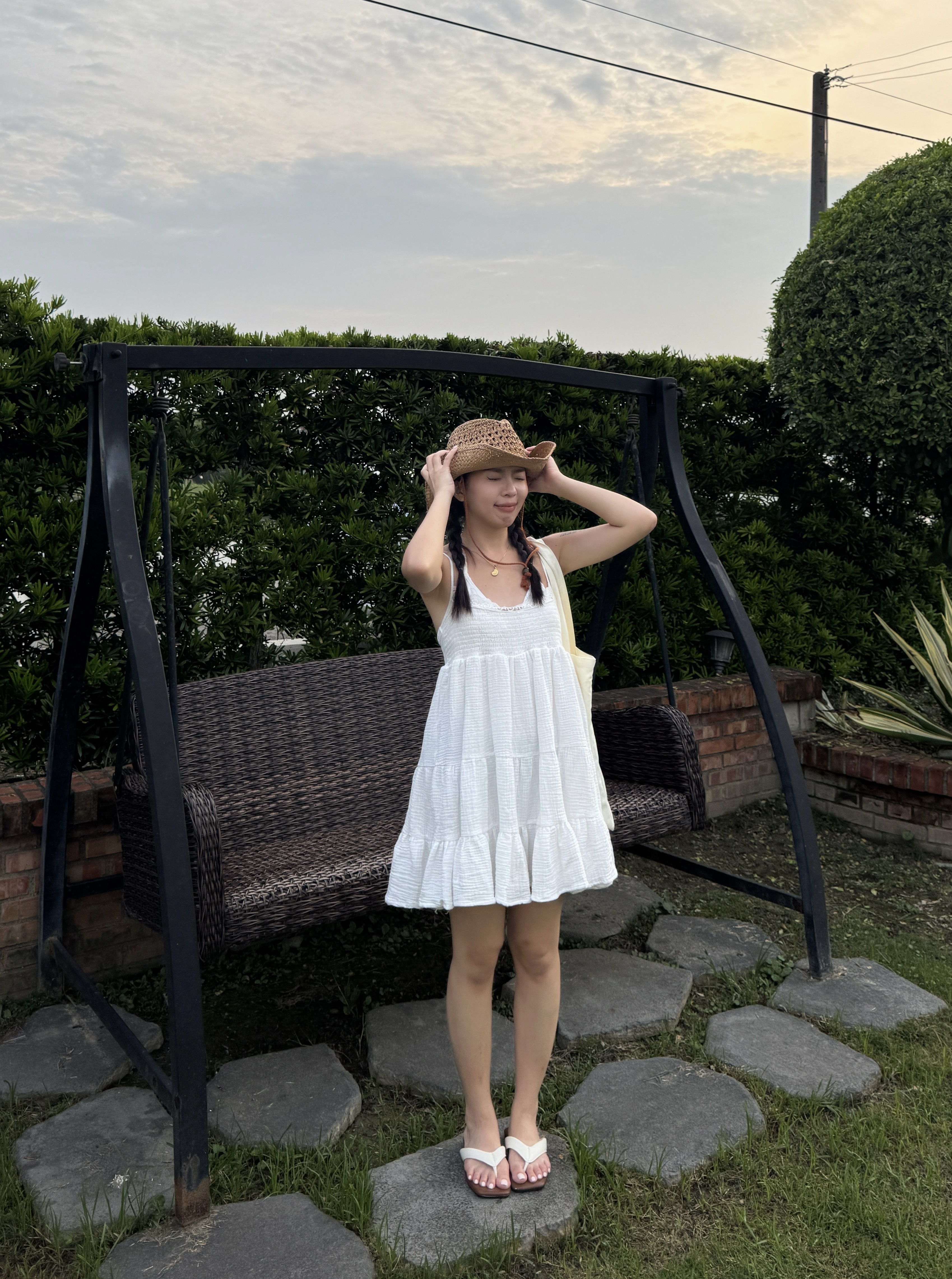 細肩棉麻白色小洋裝