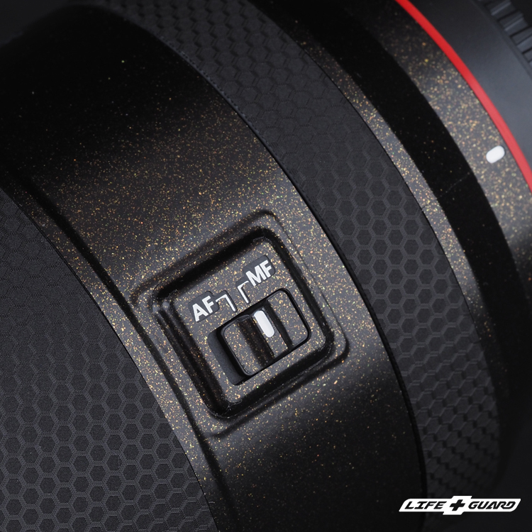 LIFE+GUARD 貼膜安裝特寫，適用Meike 55mm F1.8 PRO