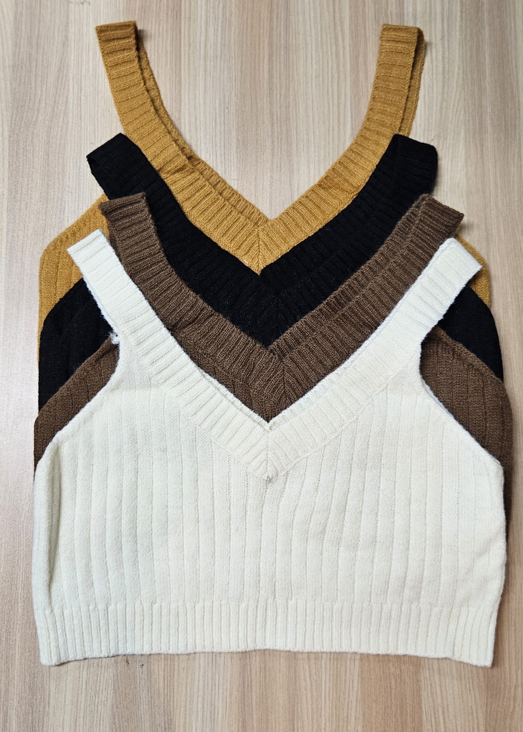 現貨 短身針織冷背心 （清貨價貨品，不設退換）(AT 663)