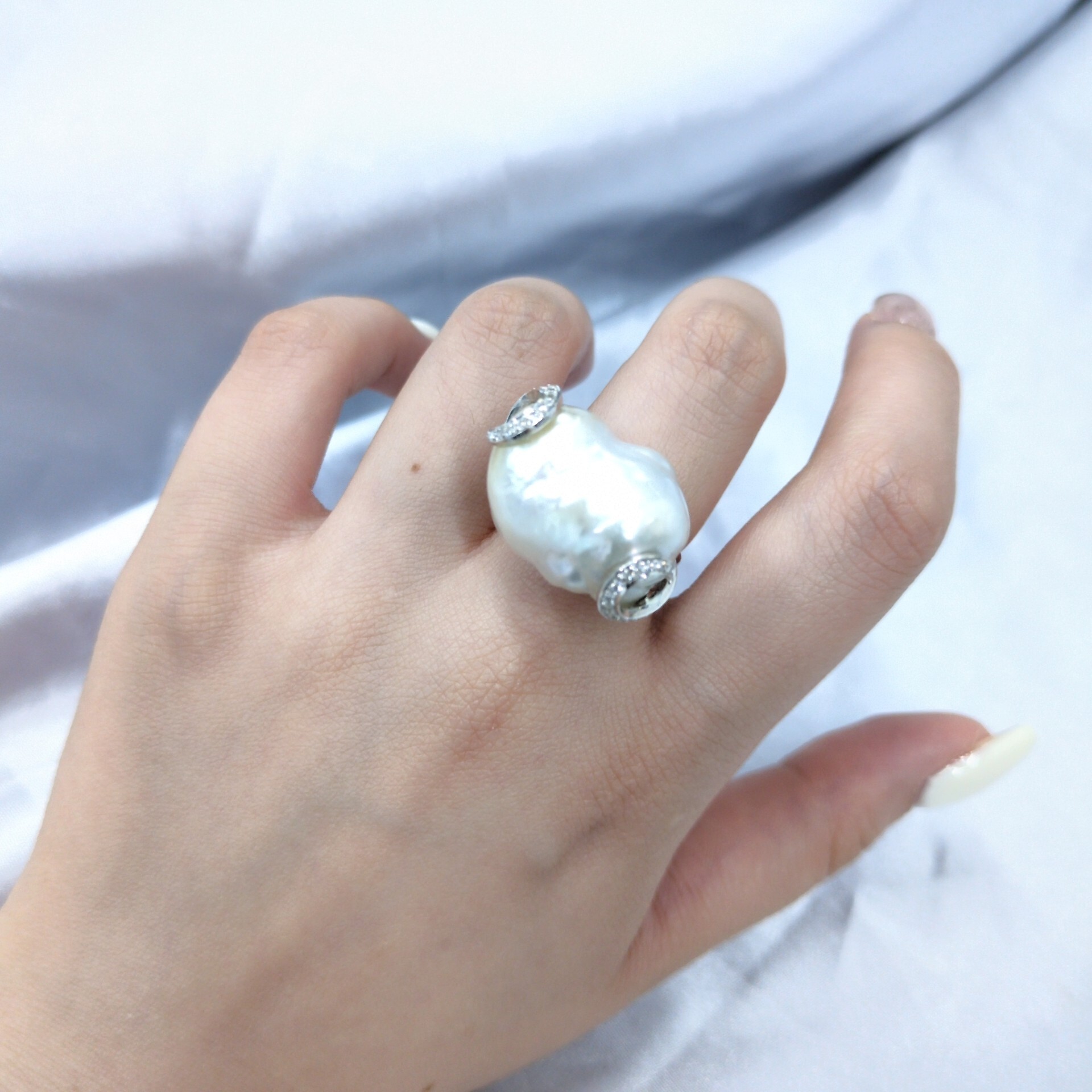 18K White Gold 0.30ct Diamond and Pearl Ring