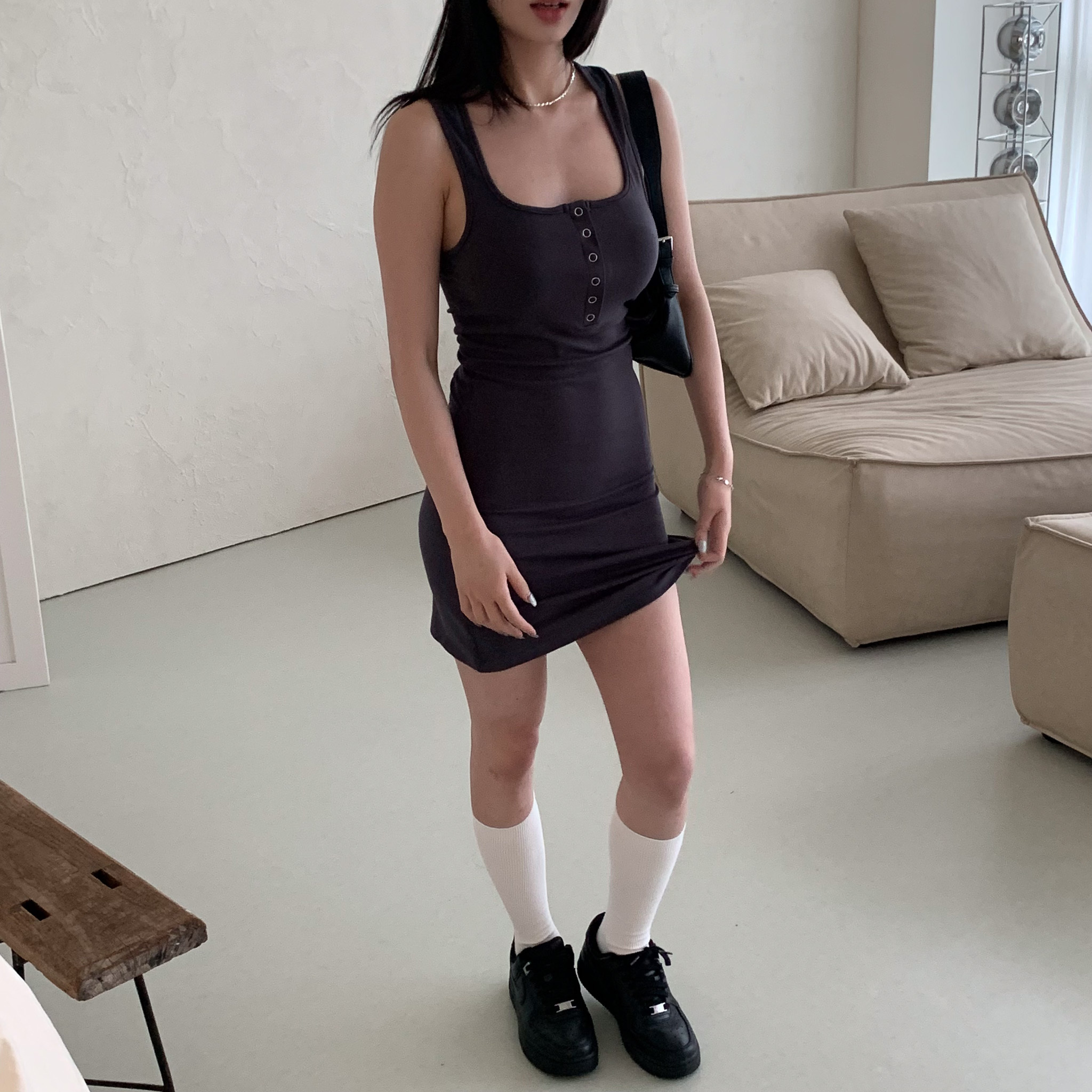 ISA_【ISA MADE】 心動腰臀比 辣妹排釦短洋_57027