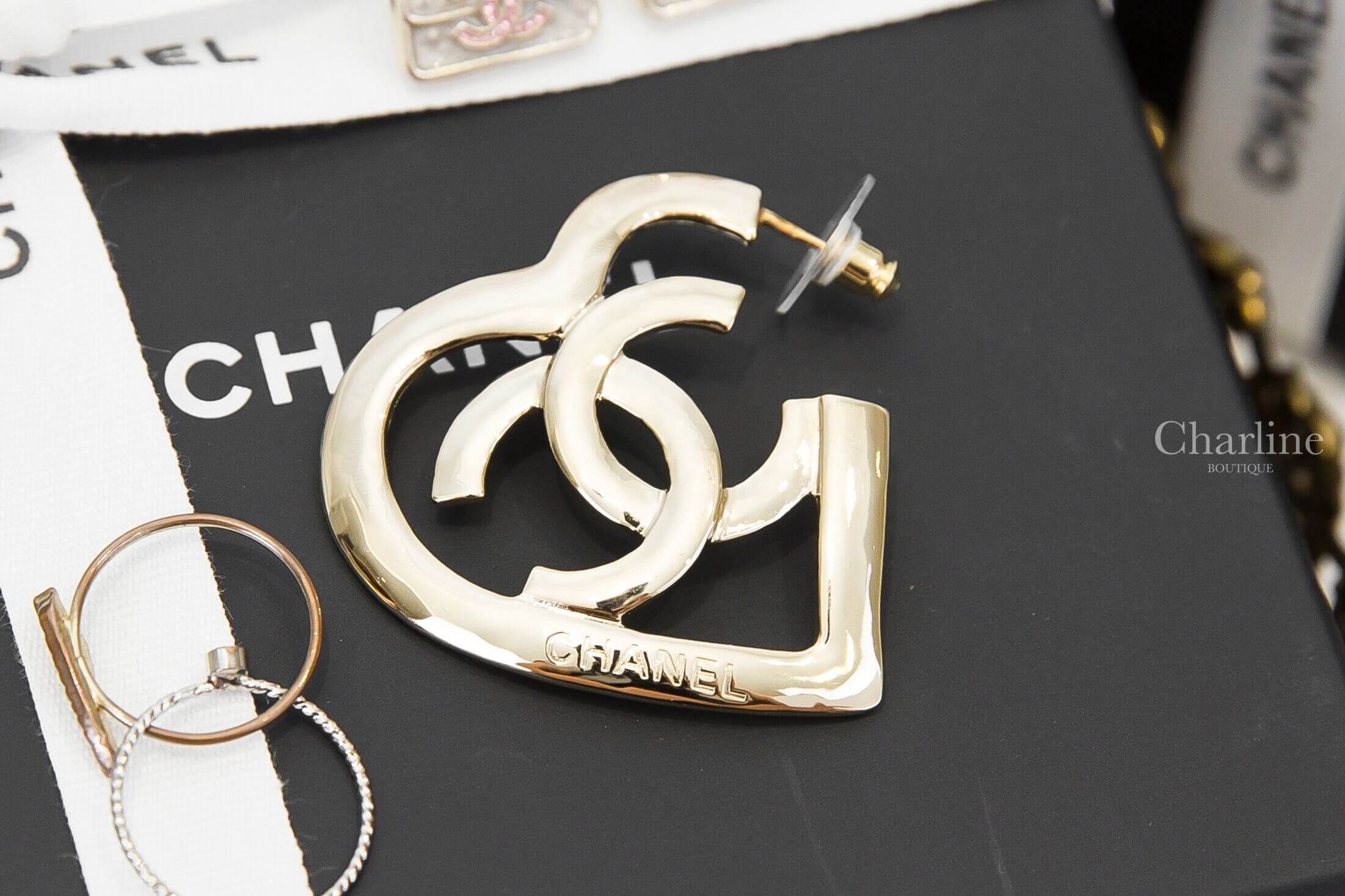 Chanel Earrings 金色簍空CC愛心耳環