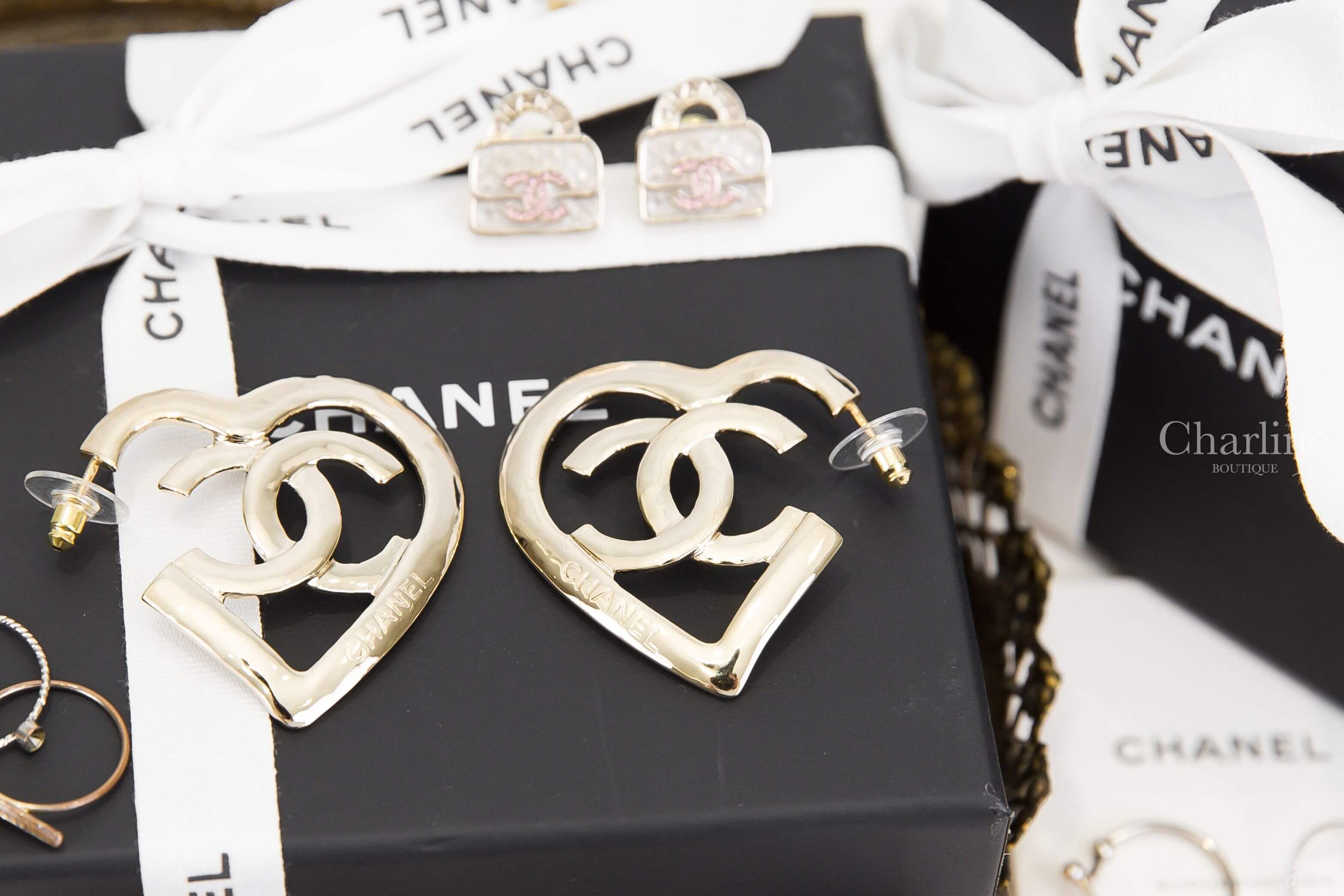 Chanel Earrings 金色簍空CC愛心耳環