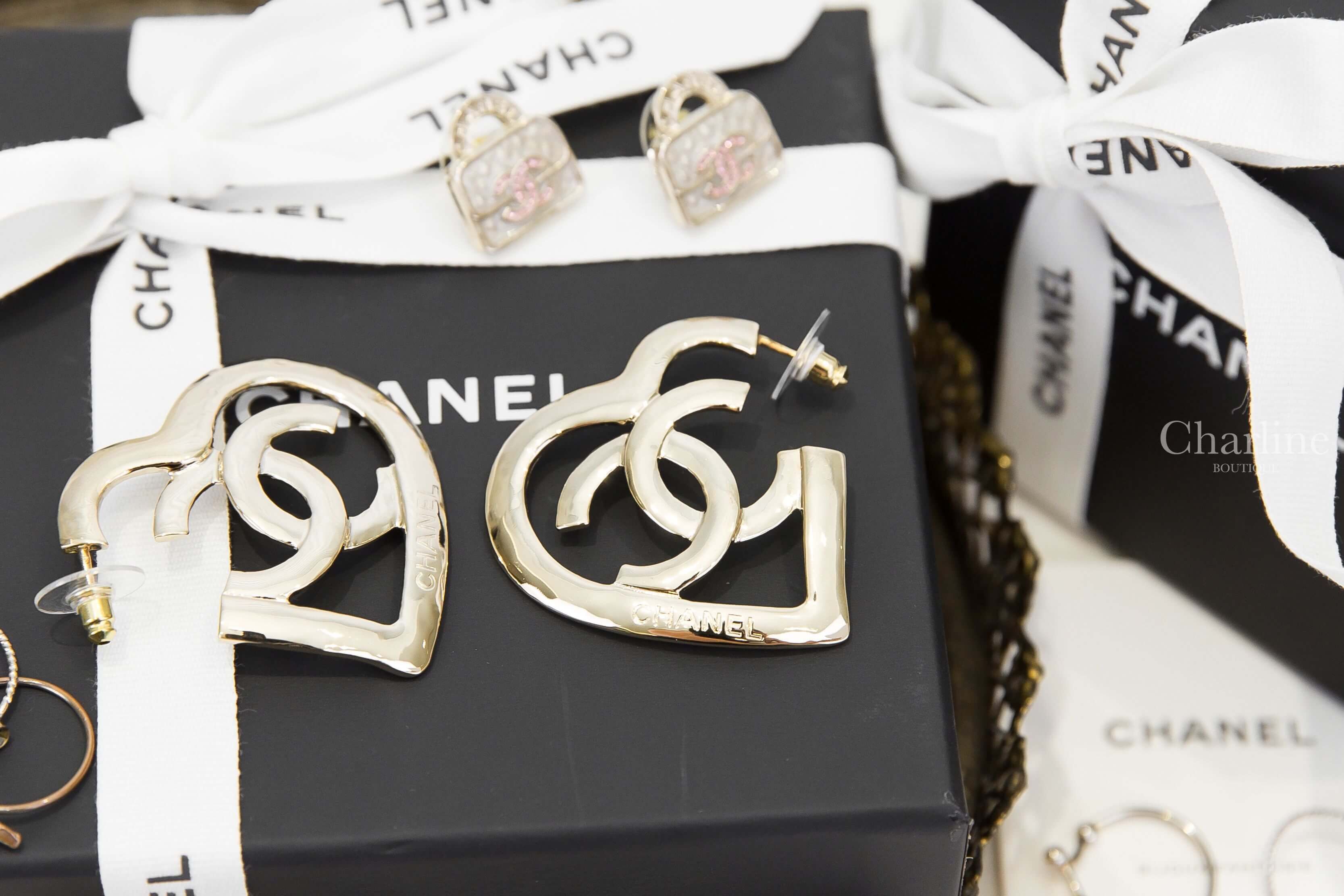 Chanel Earrings 金色簍空CC愛心耳環-Charline Boutique 精品代購