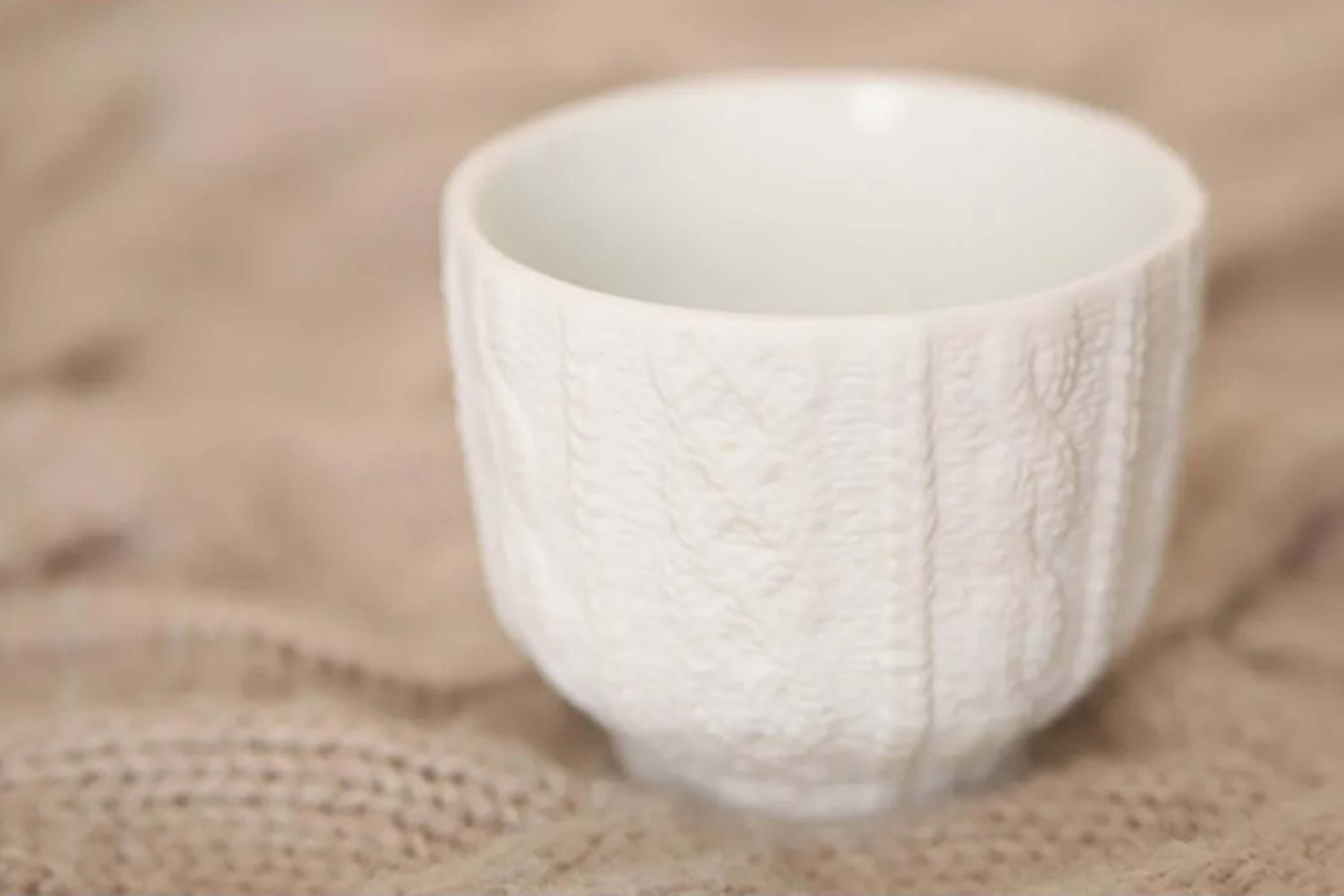 立體針織紋樣的日本陶瓷材質杯子