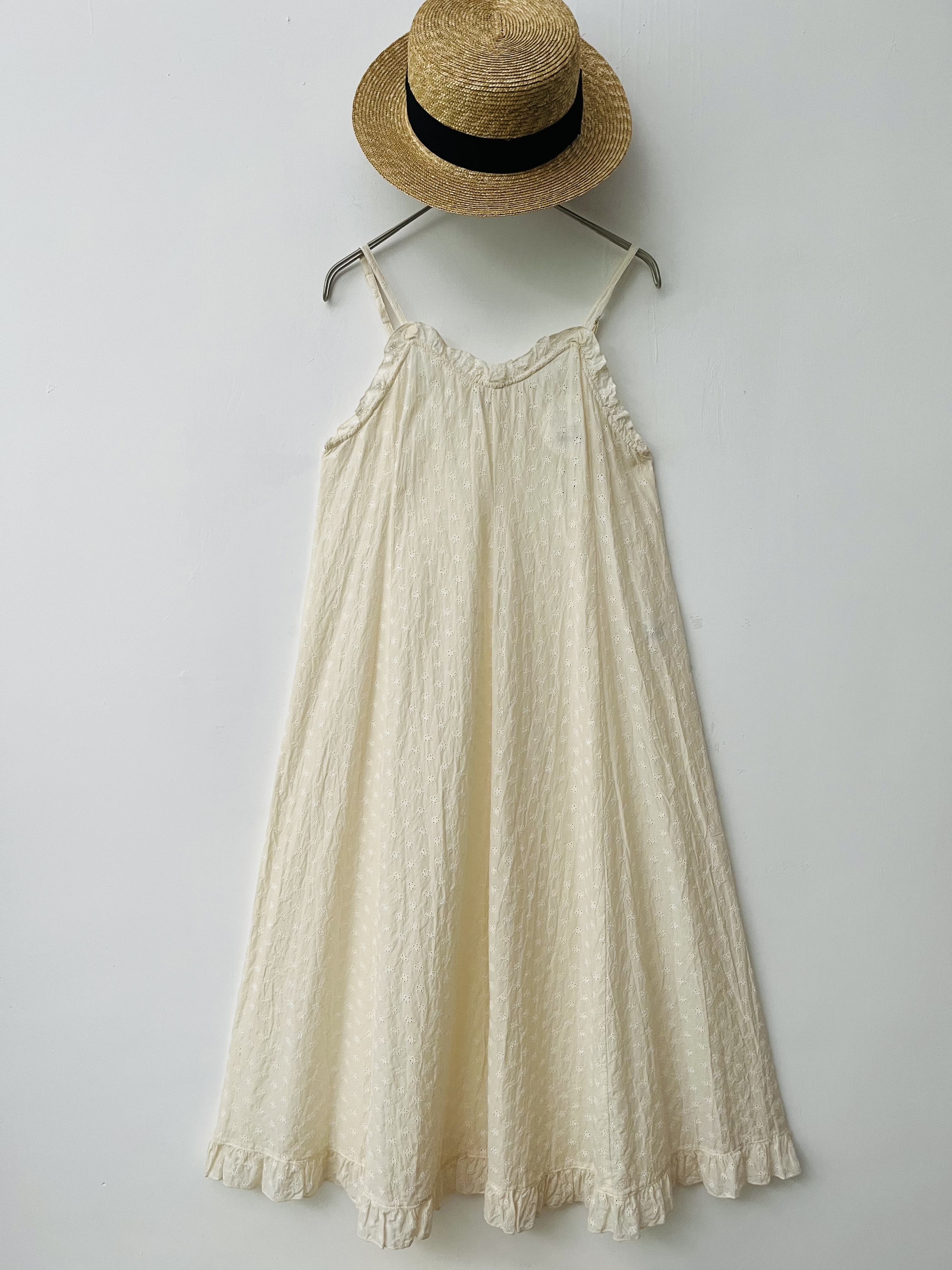 日本製米色刺繡通花吊帶裙