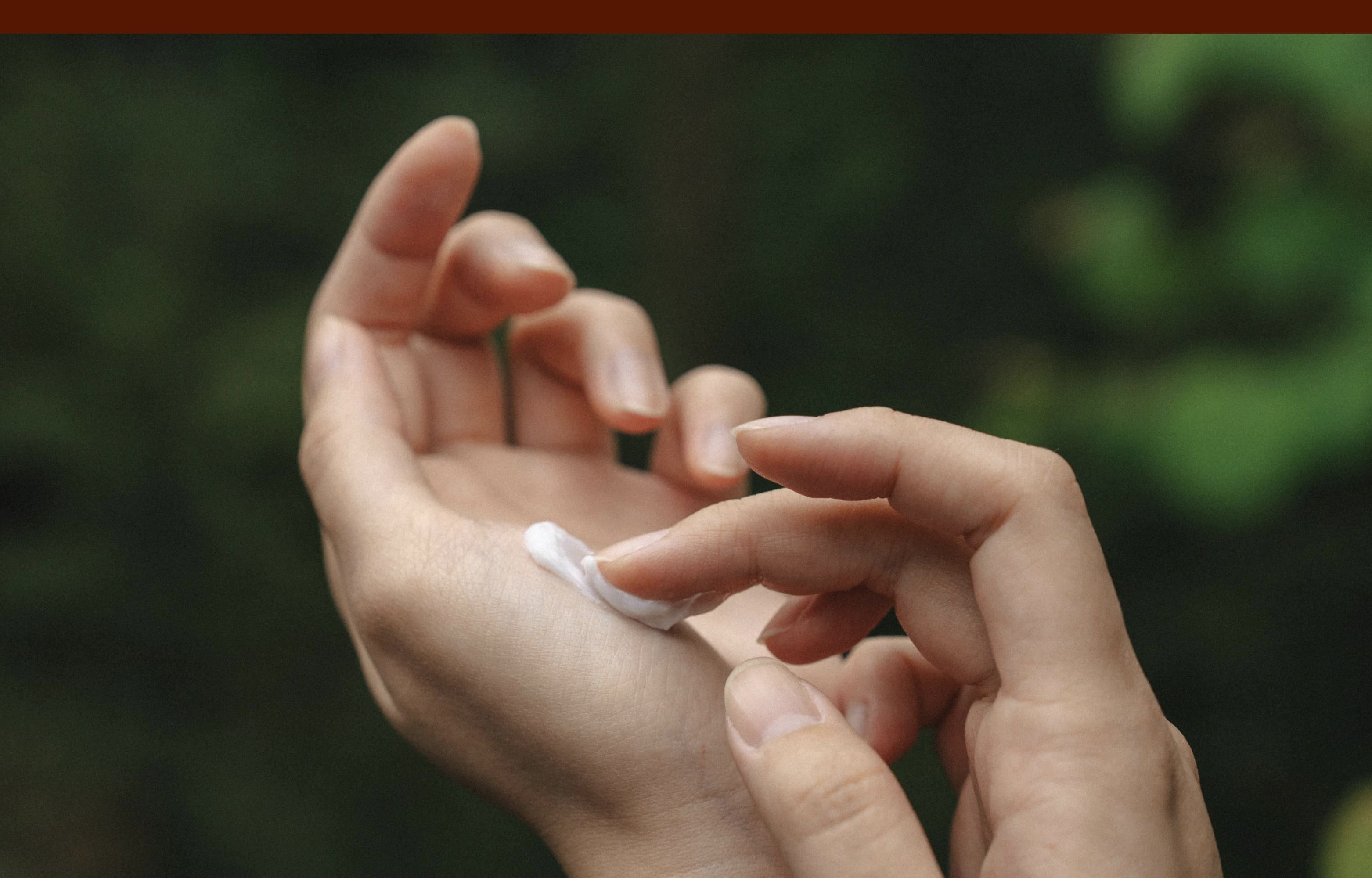 滋潤觸感溫柔包覆,滋養每一寸細紋