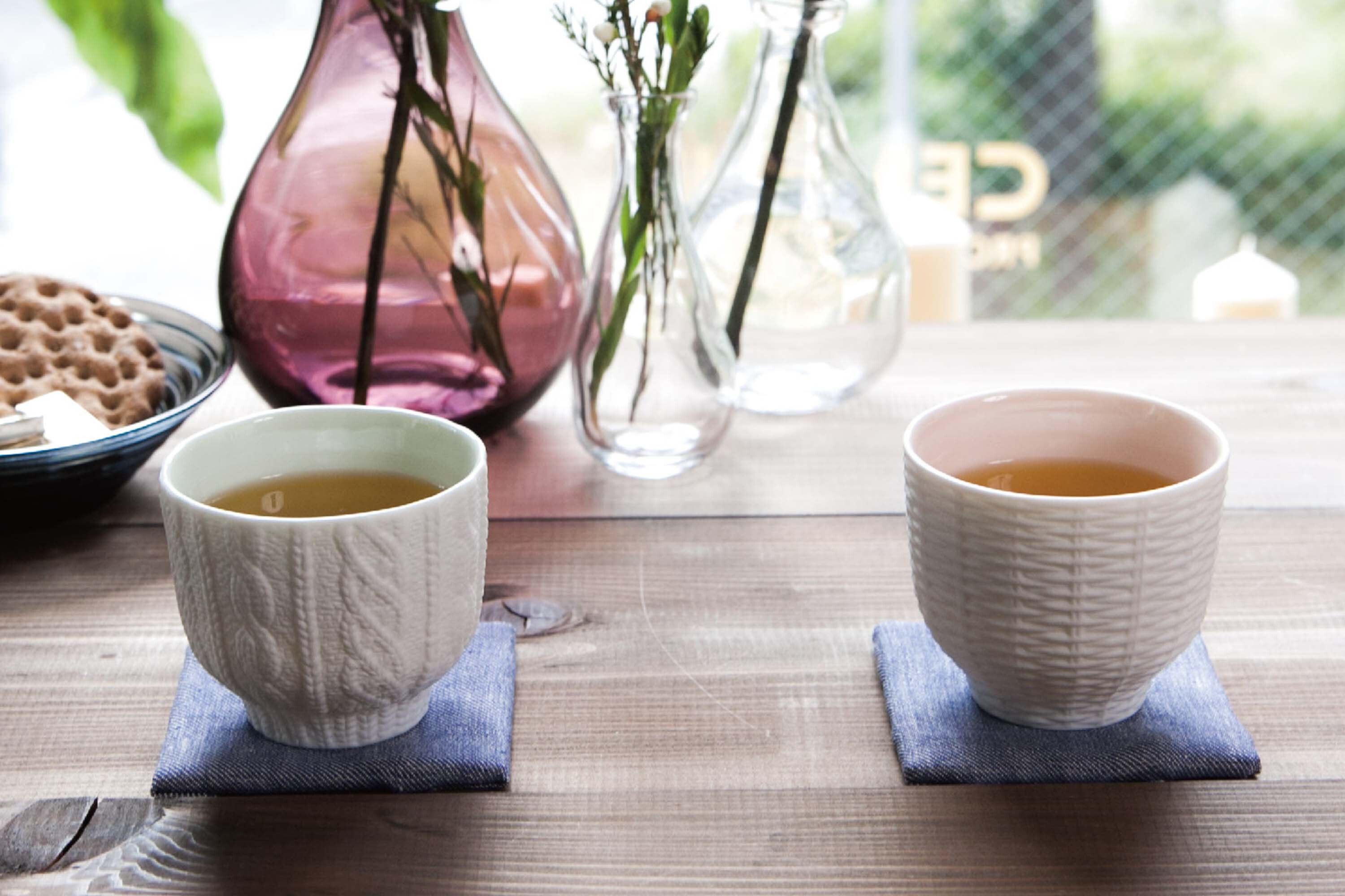 立體藤編紋樣的日本陶瓷材質杯子