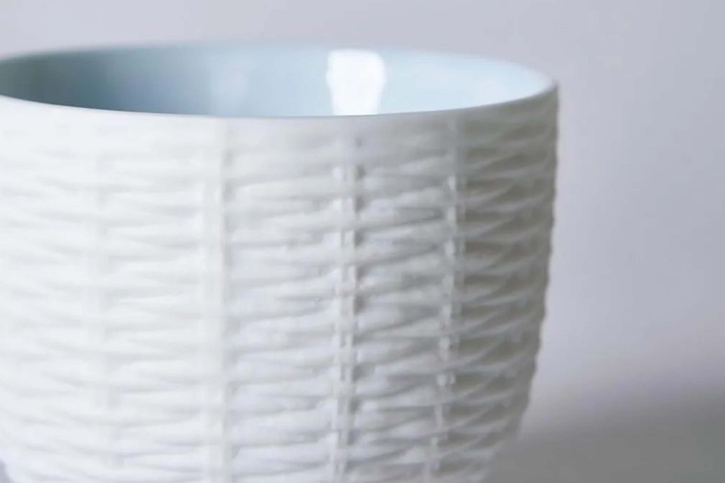 立體藤編紋樣的日本陶瓷杯