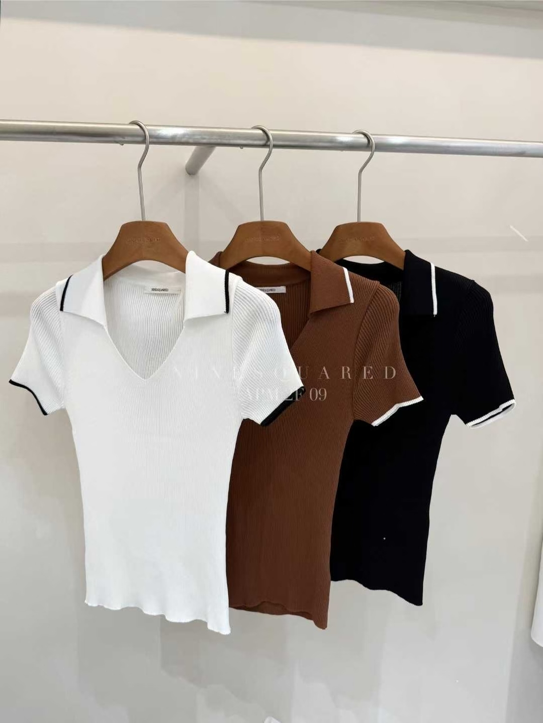 NS4510 小V領翻領口拼邊上衣 *特價* (優惠碼同充值購物金不適用)