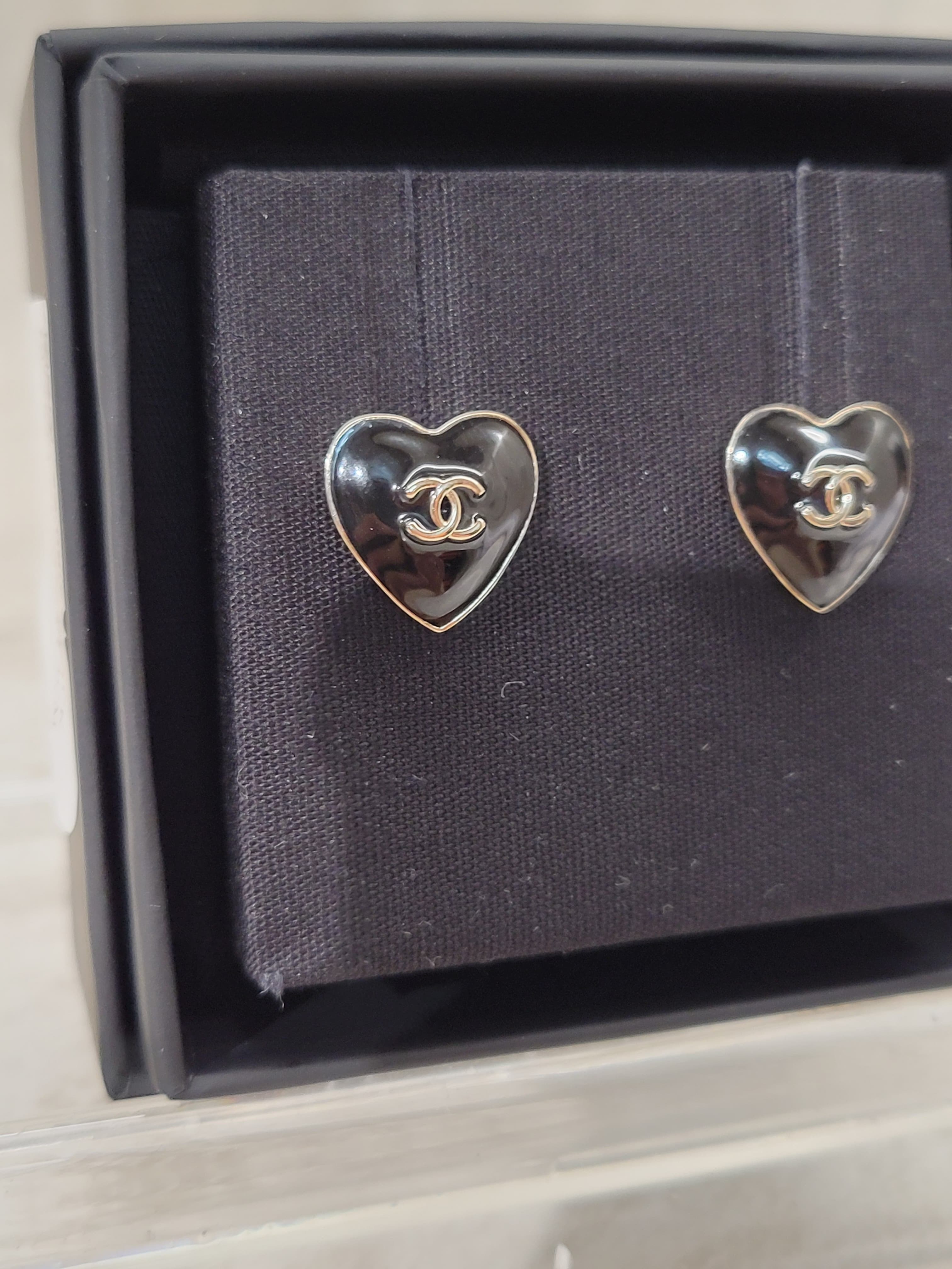 CHANEL ABG216 BLACK HEART EARRINGS 1.3CM 黑色愛心 耳環