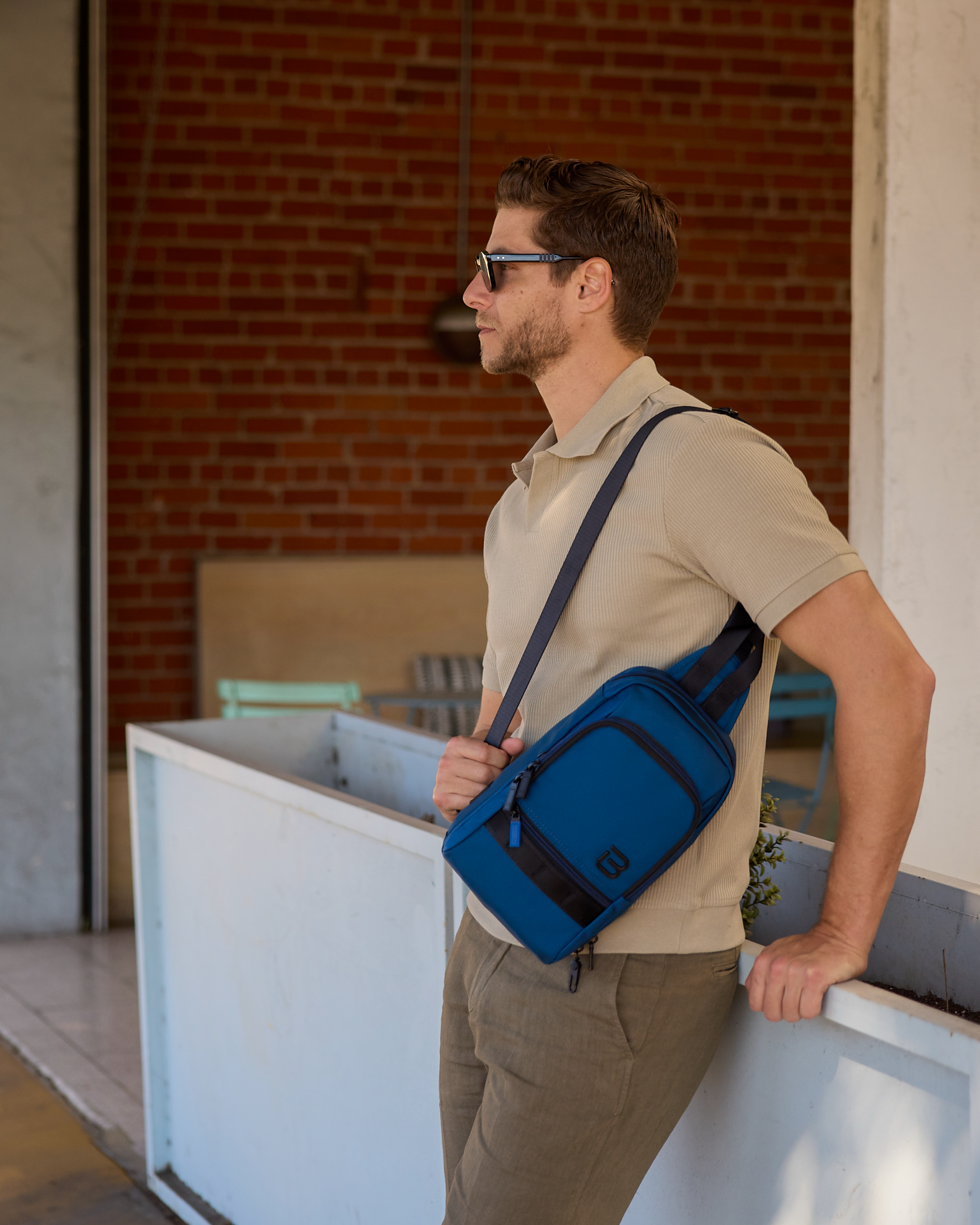 TALE 斜肩包 BAPC2206R1