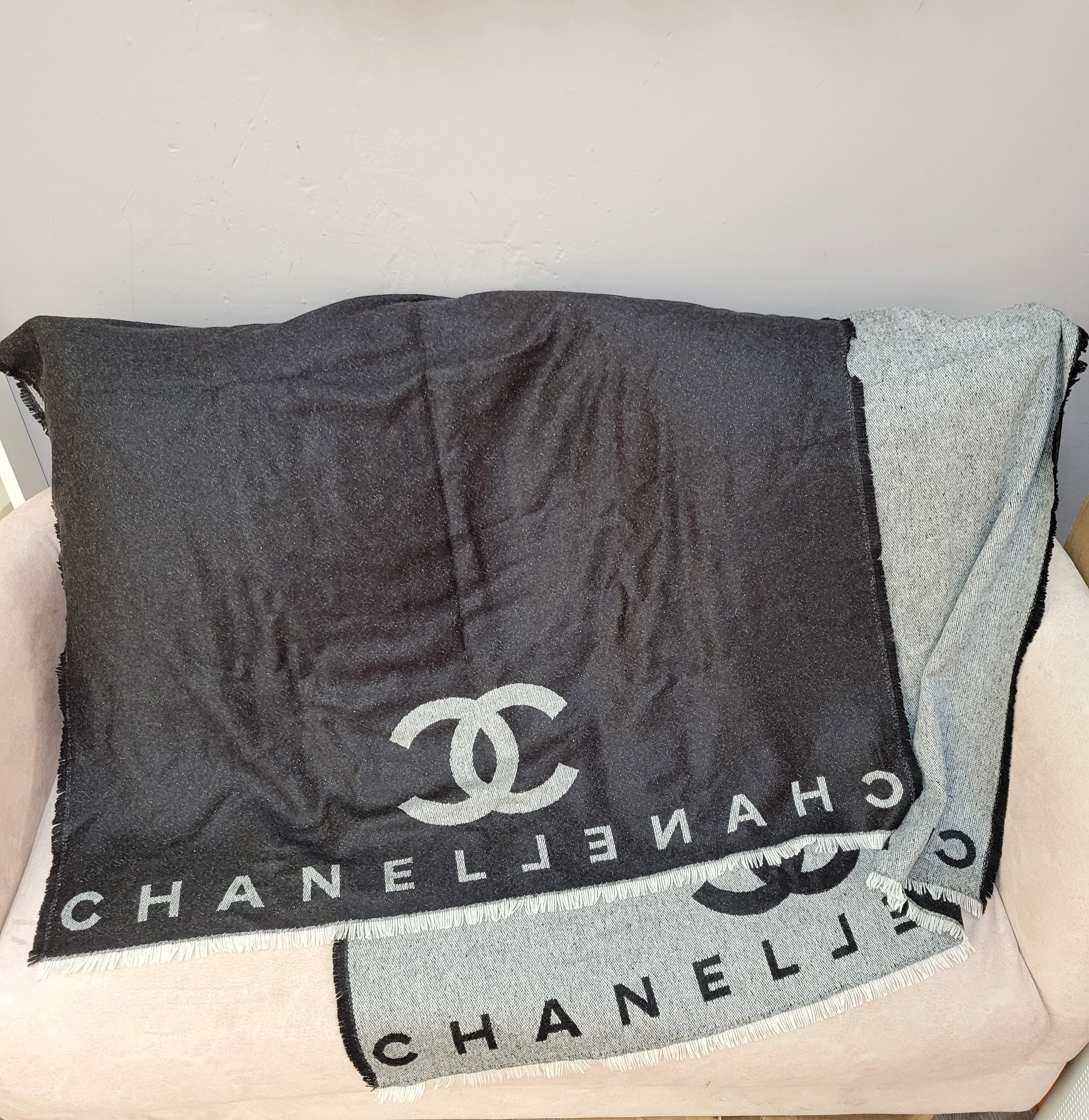 CHANEL AAB107 SCARF BLACK AND GREY 196 X 76CM