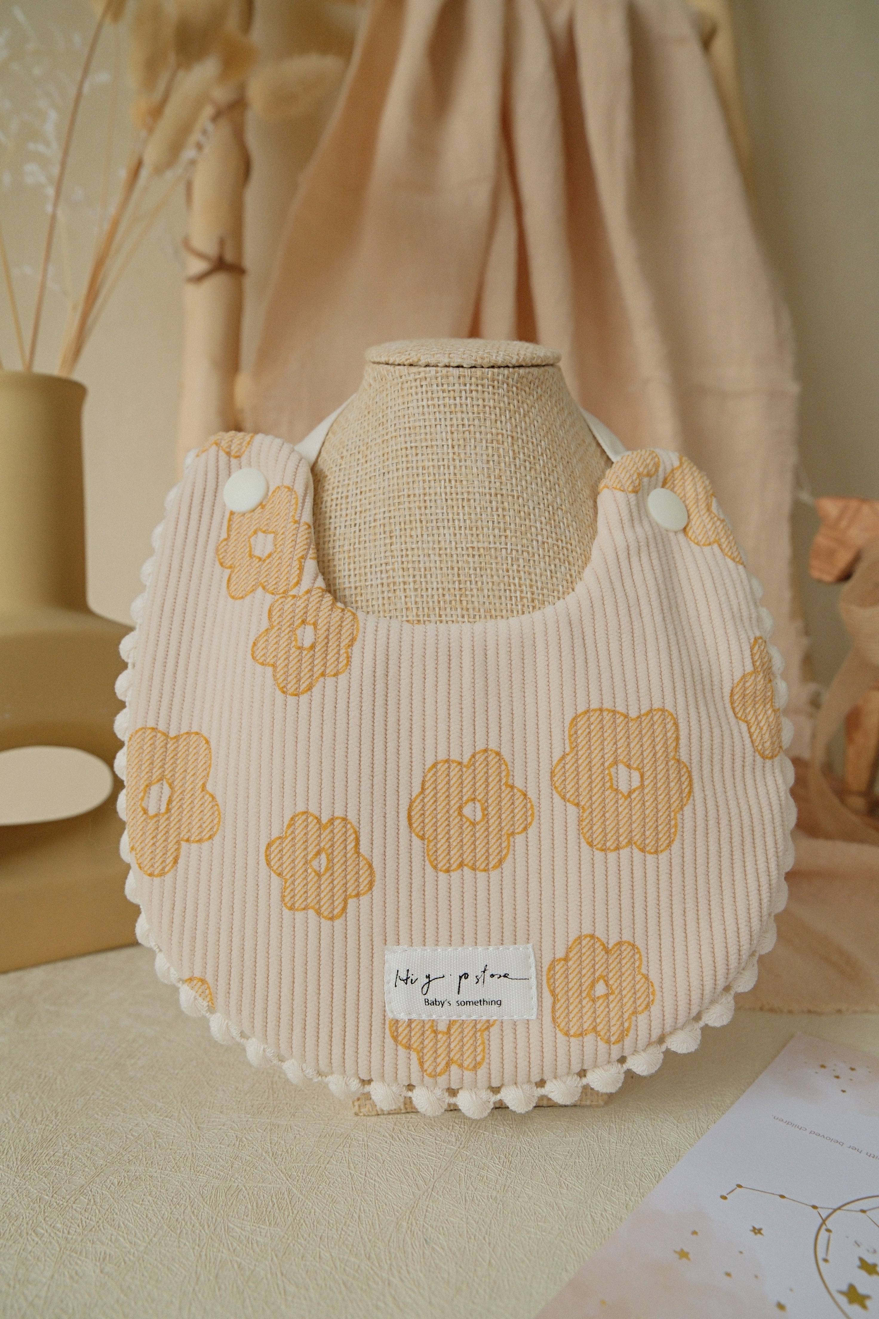 Hi Y.P store-手作圍兜-甜甜圈花兒