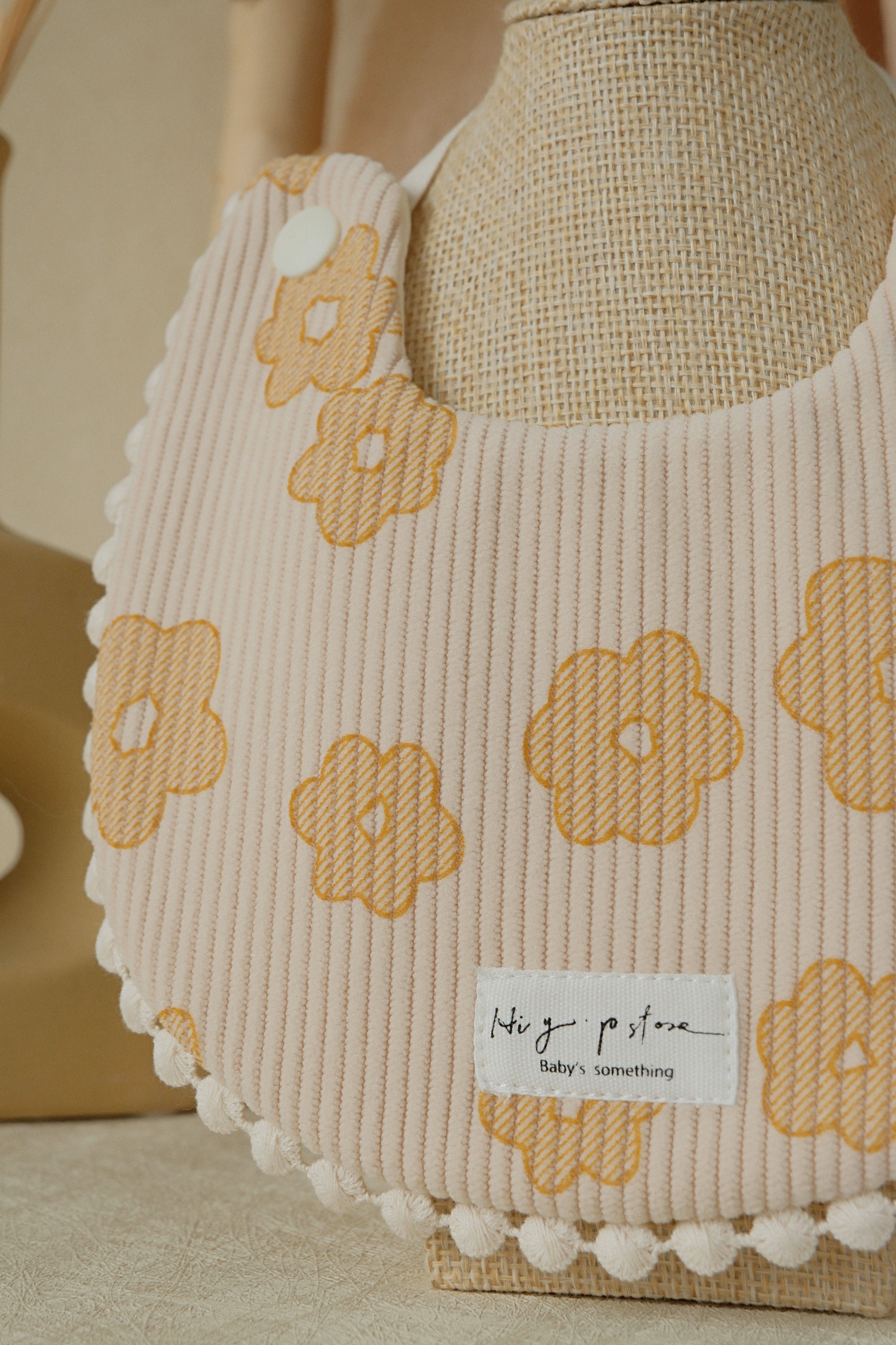 Hi Y.P store-手作圍兜-甜甜圈花兒