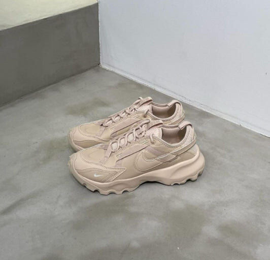 【Luxury】限量搶購 NIKE TC7900 奶茶色 女神鞋 男女可穿 增高 復古老爹鞋 球鞋 孫芸芸同款
