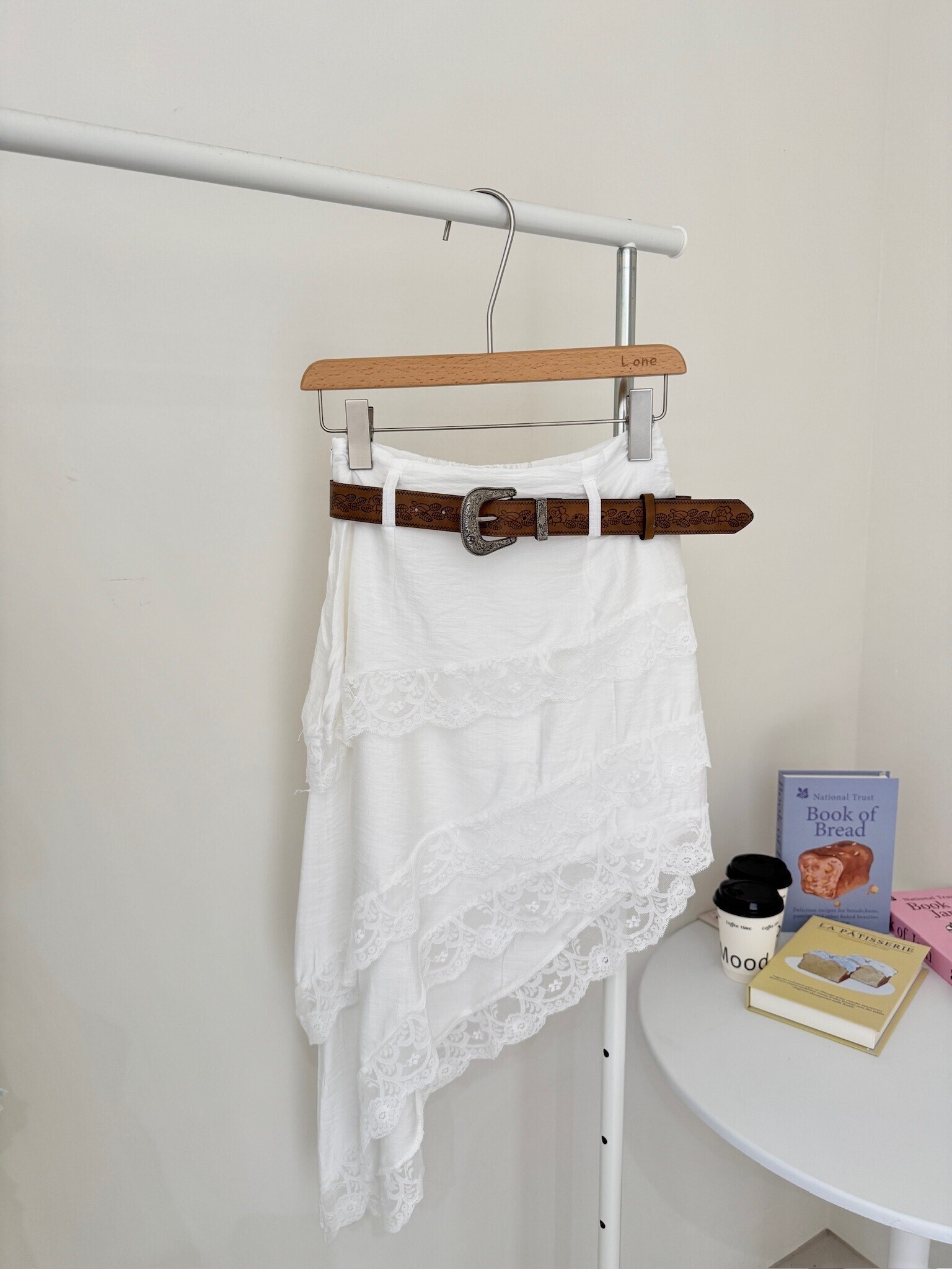 層次斜擺蕾絲裙