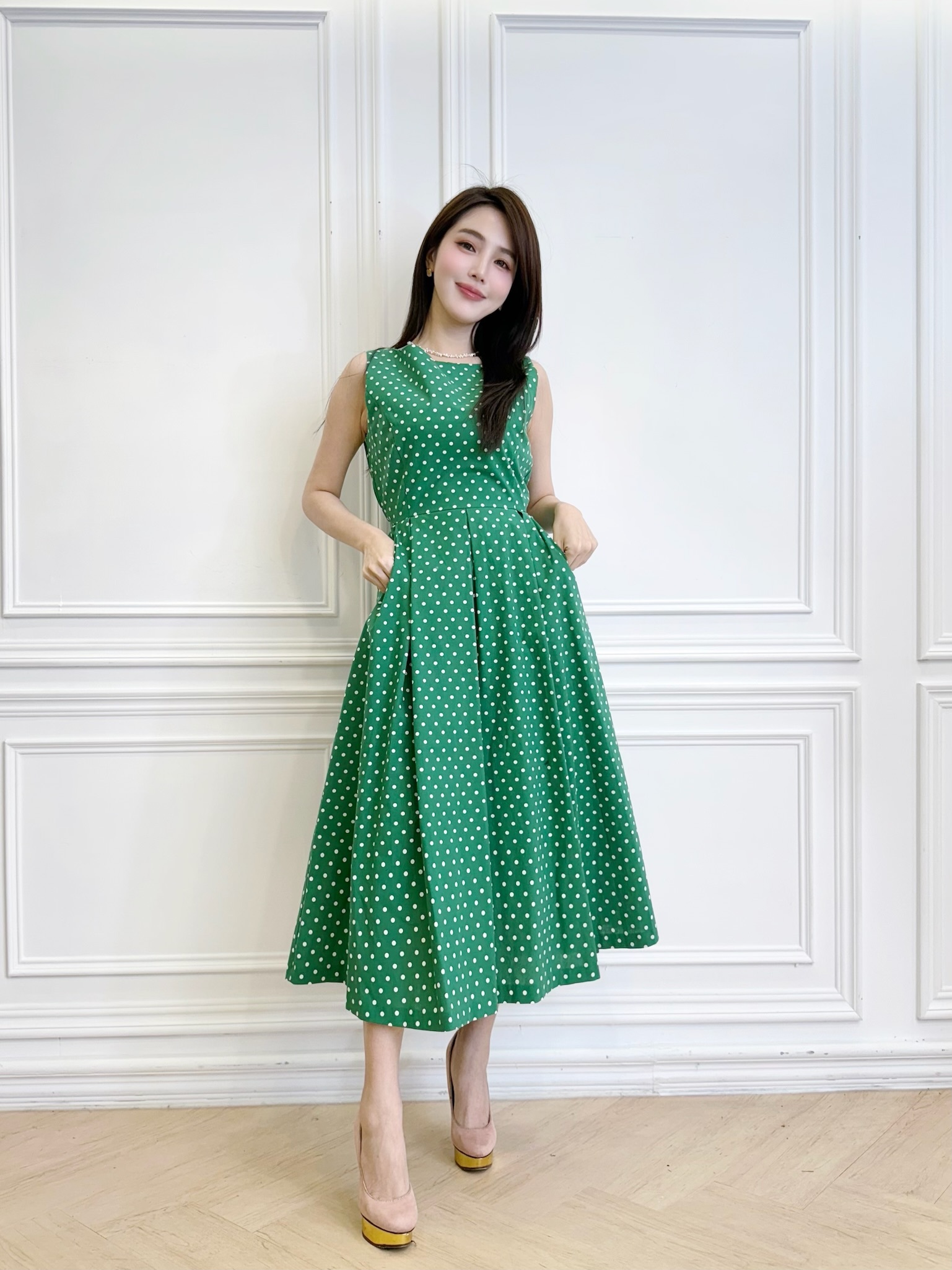 點點傘襬圓領長洋