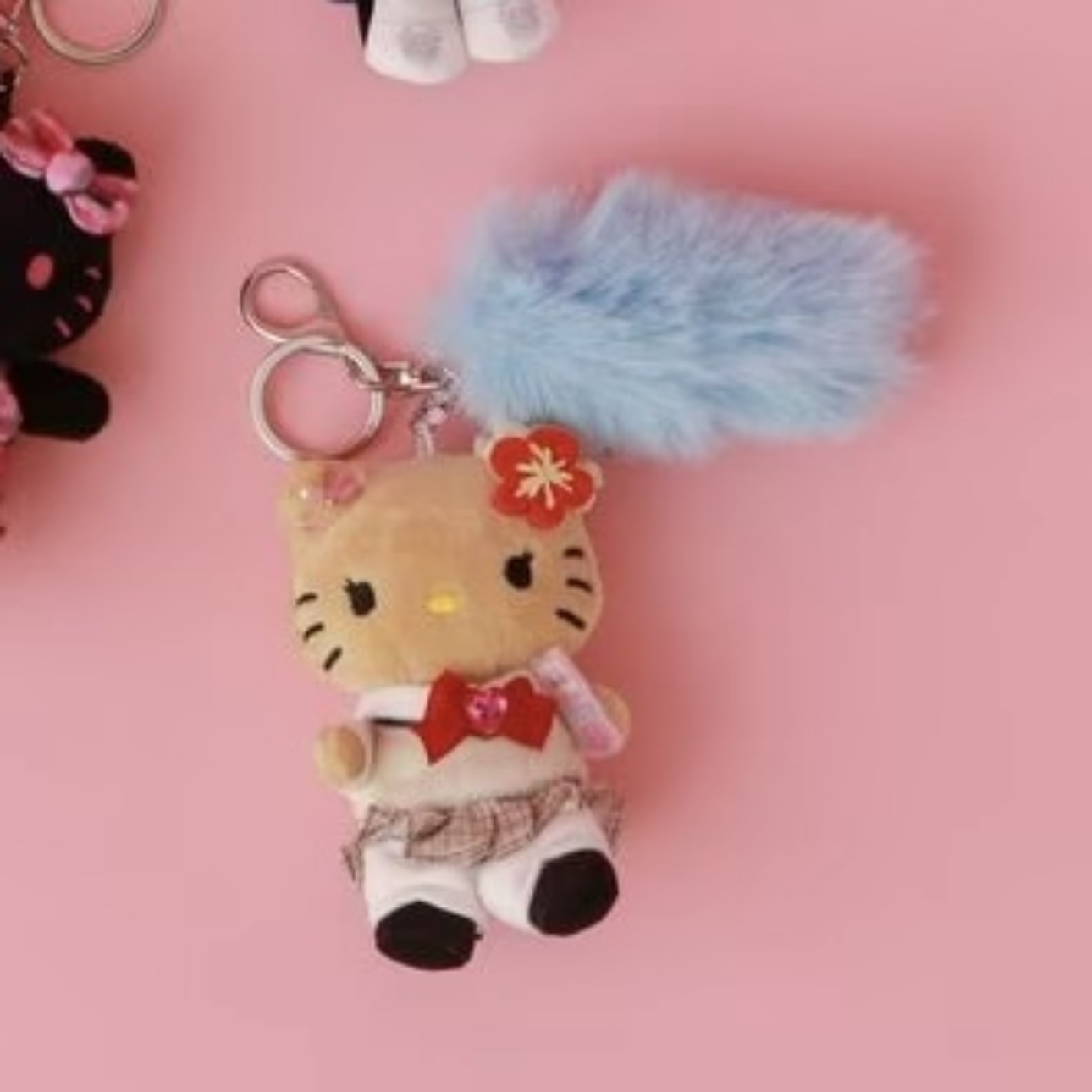SANRIO HELLO KITTY 曬黑 制服吊飾 絨毛玩具 凱蒂貓 三麗鷗