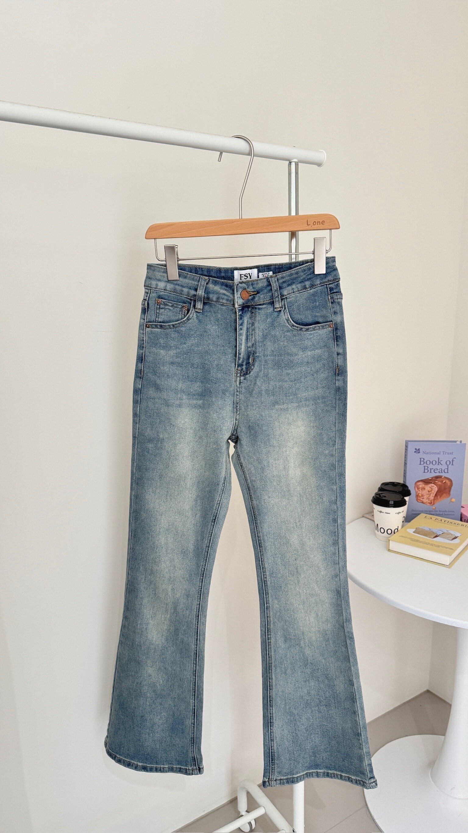 長腿高腰牛仔喇叭褲