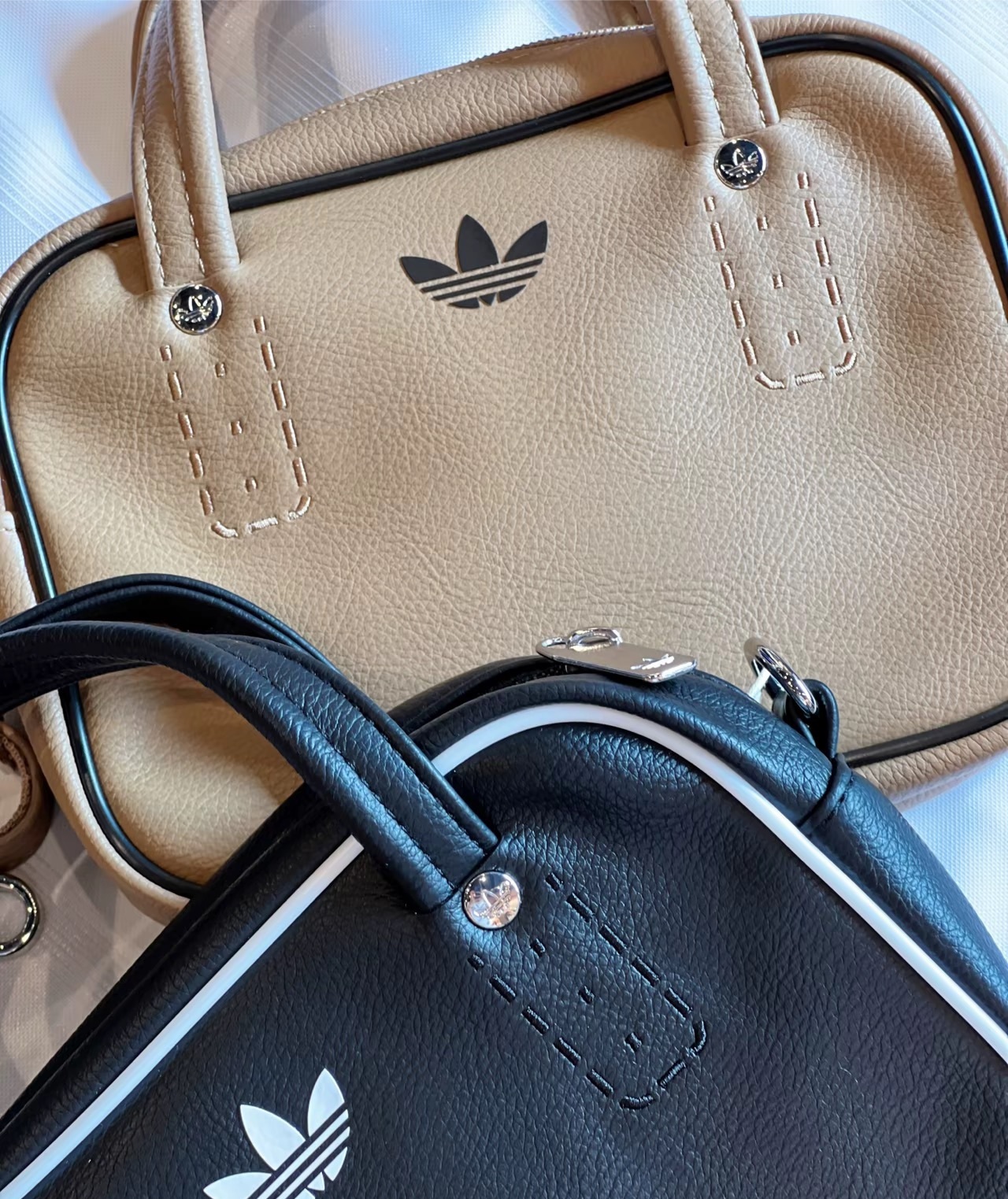 KTQ STORE ‧ Adidas Originals 小型肩背包 黑 JX7872  咖 JX7874