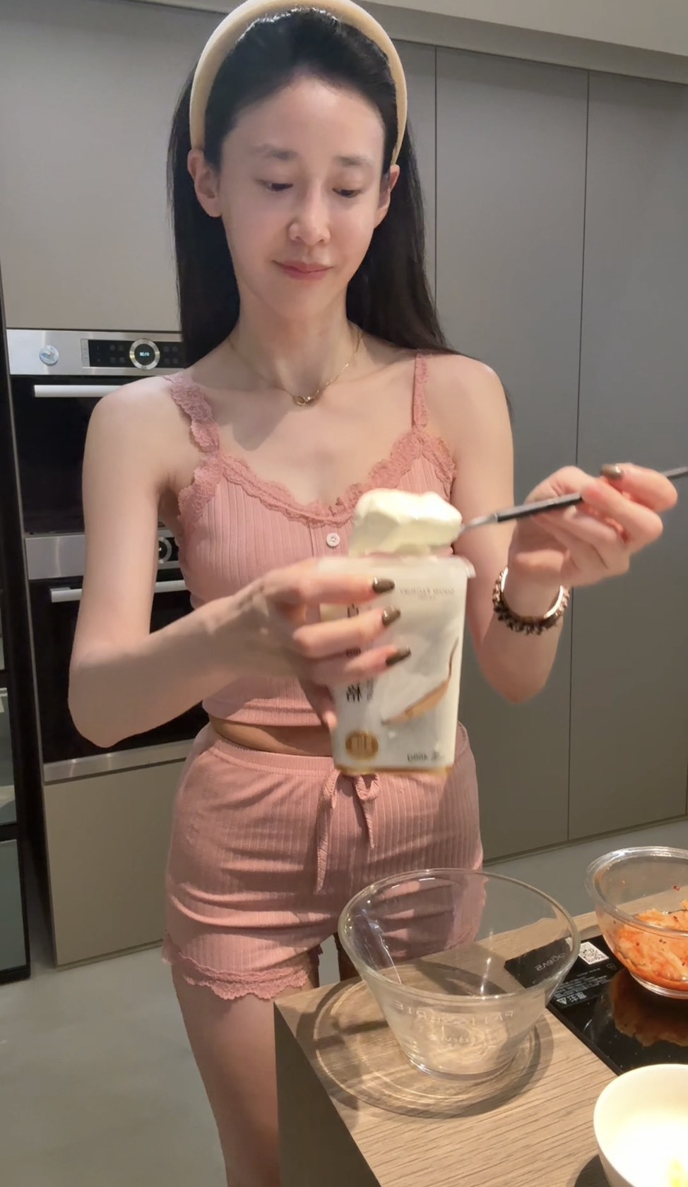 直坑紋蕾絲涼感冰絲彈力睡衣