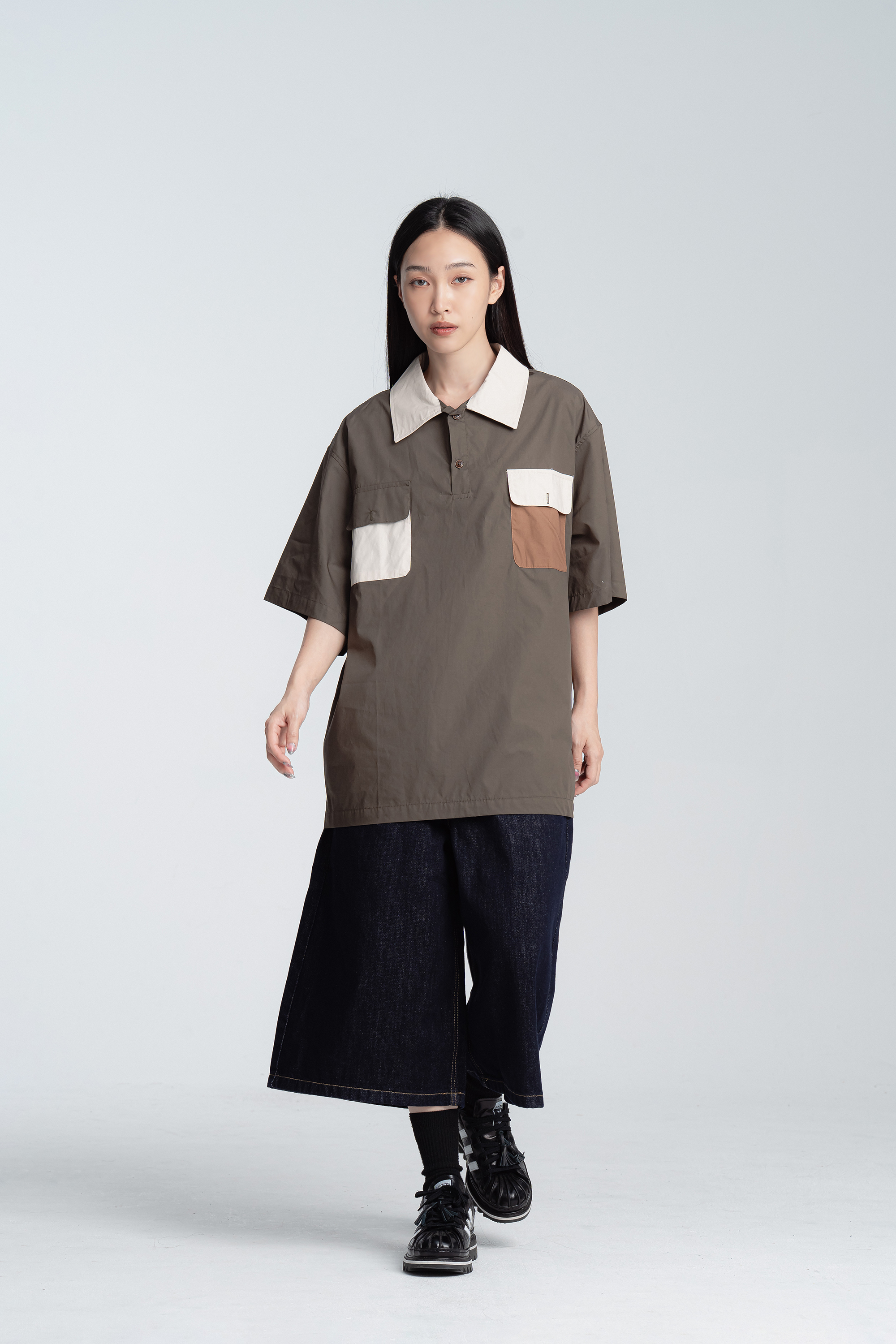 灰棕拼接色口袋翻領POLO衫