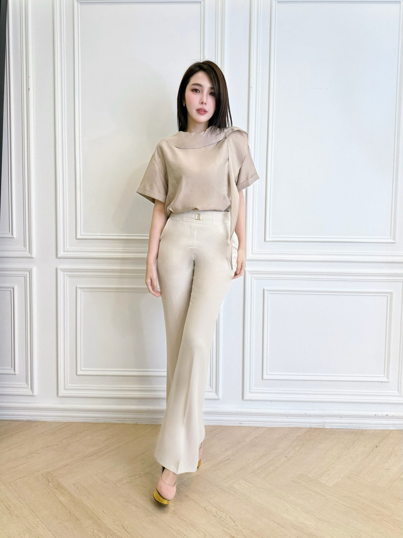 腰間金方釦長腿西褲