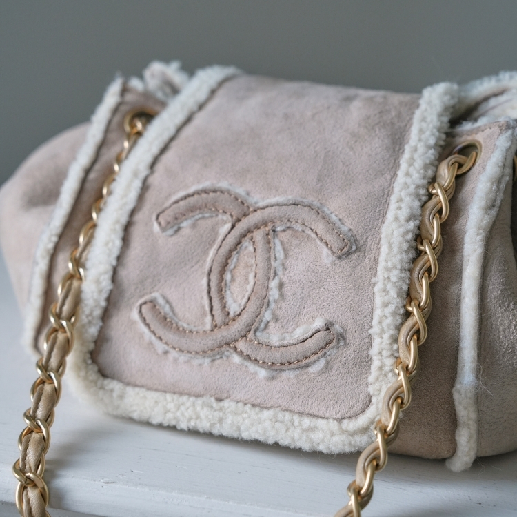 Chanel 麂皮毛毛鍊條包
