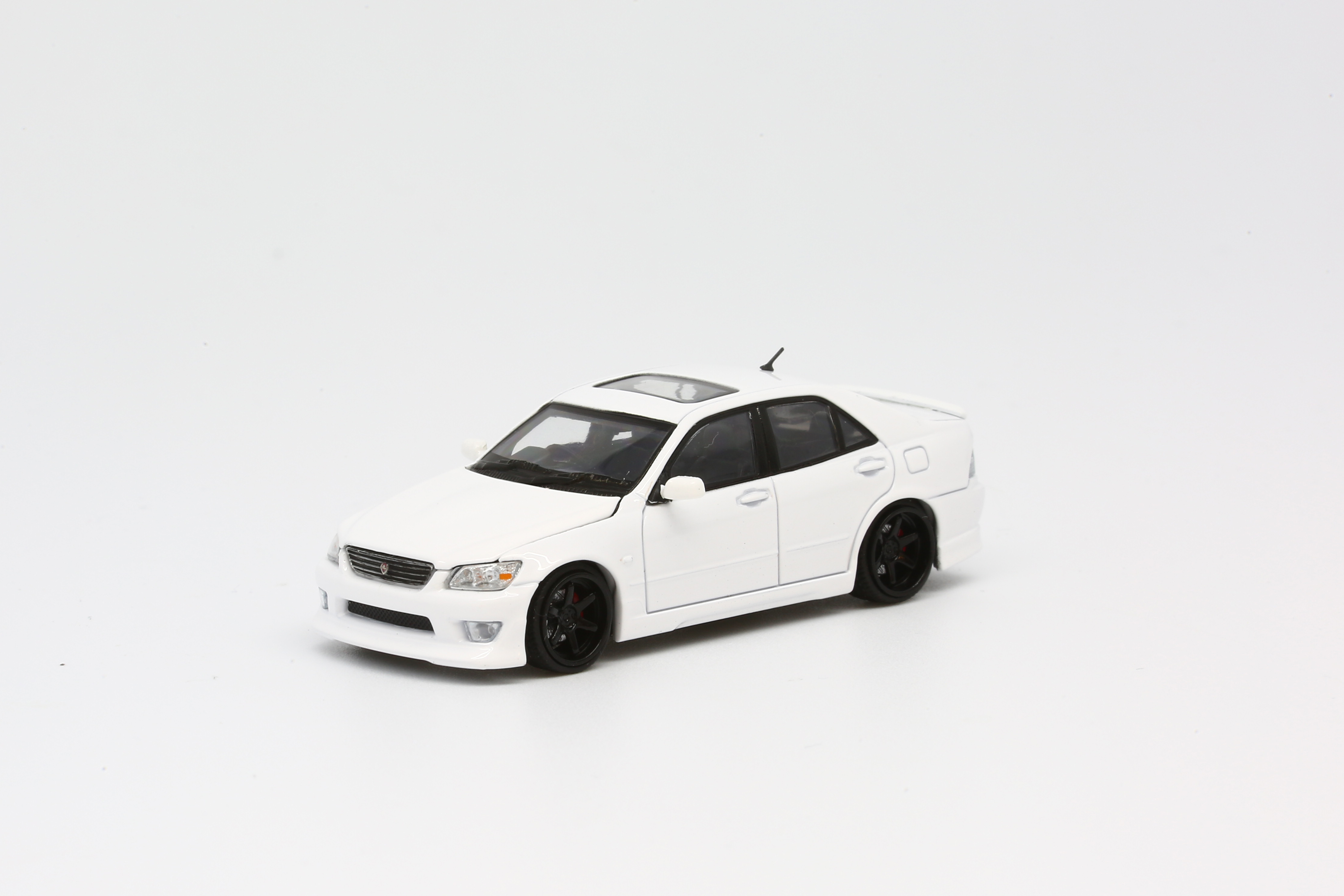1/64 Model 1 x Focal Horizon Toyota Altezza RS200 SXE10 Super White II (C33623 )